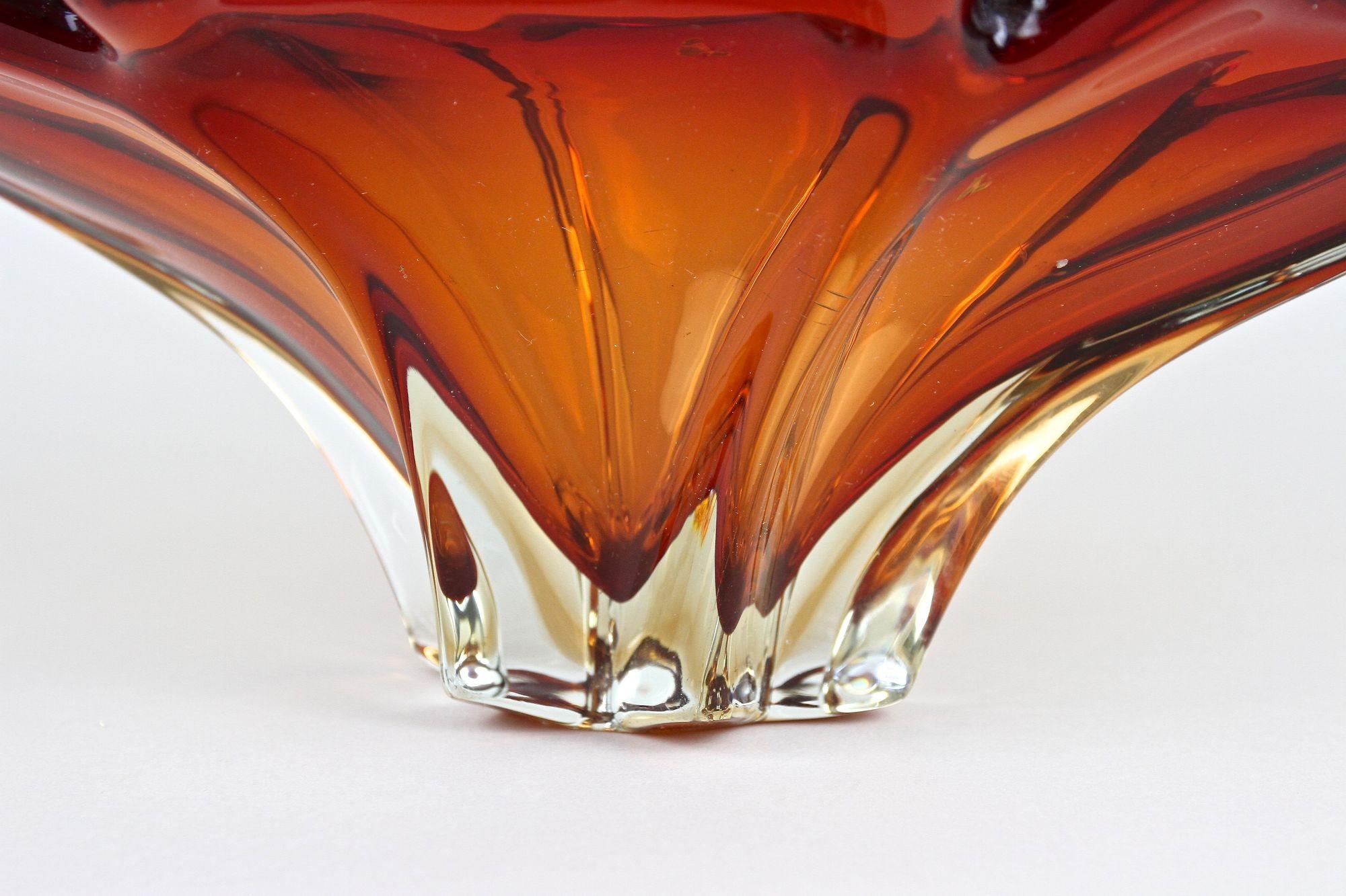 Mid-Century Murano Glass Bowl - Red/ Orange Tones, Italy, circa 1960/70 For Sale 3