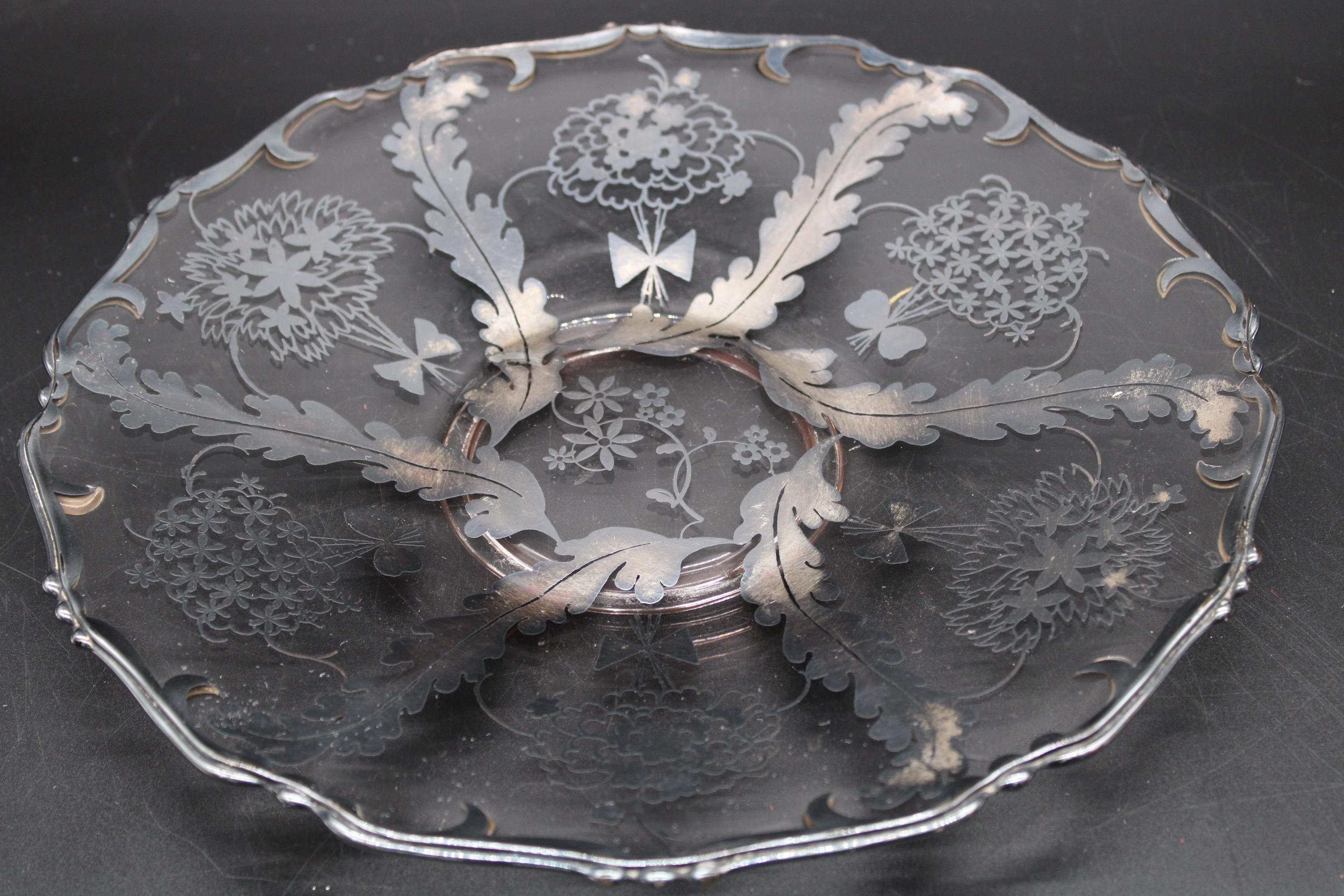 Mid-Century Murano glass centerpiece decorated with original silver
1950s Venice Italy
particular piece and rare 
will be shipped safe and secure.
   