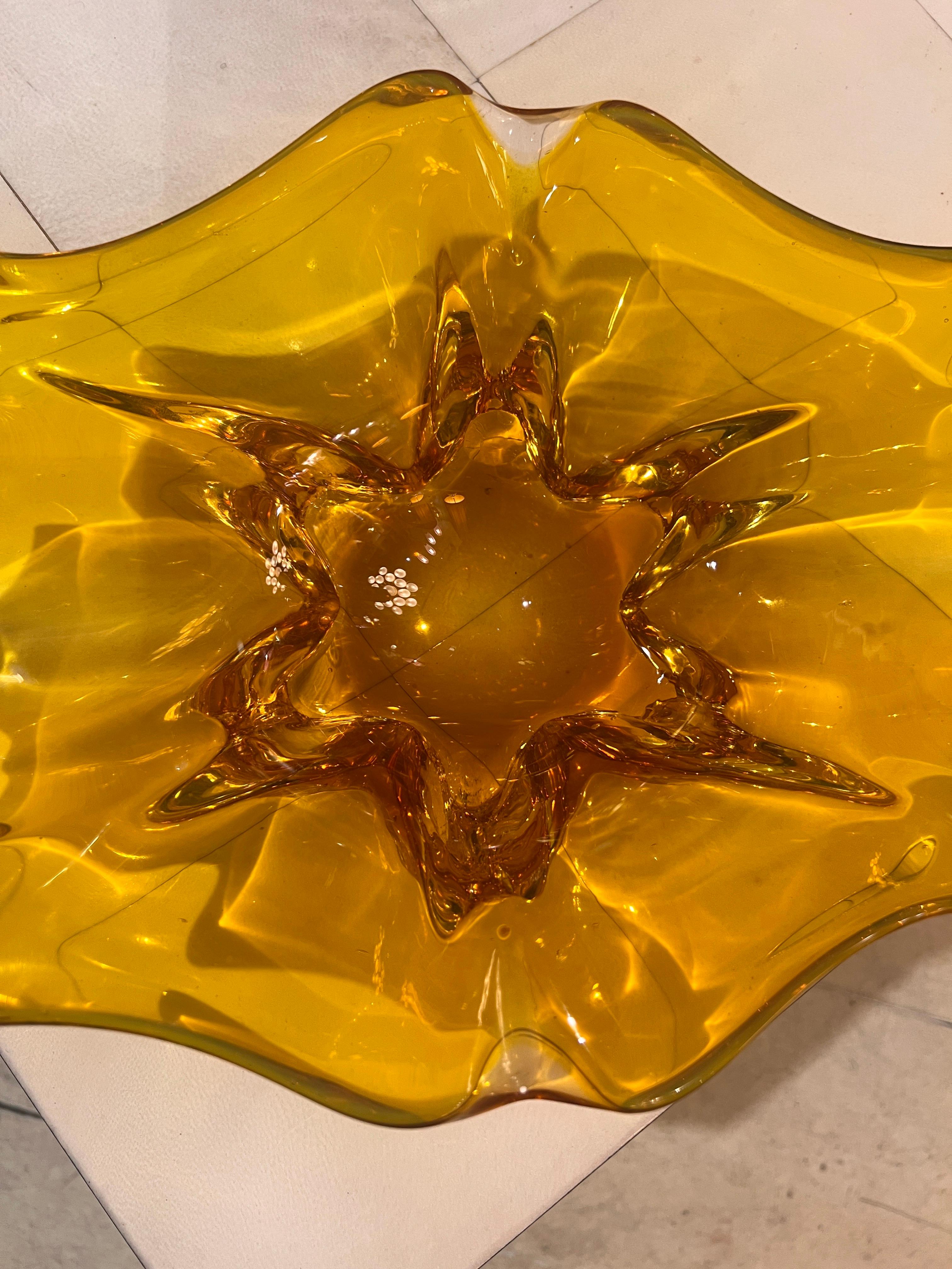 Centre de table en verre de Murano du milieu du siècle dans les tons ambrés Design italien, années 1960. en vente 2