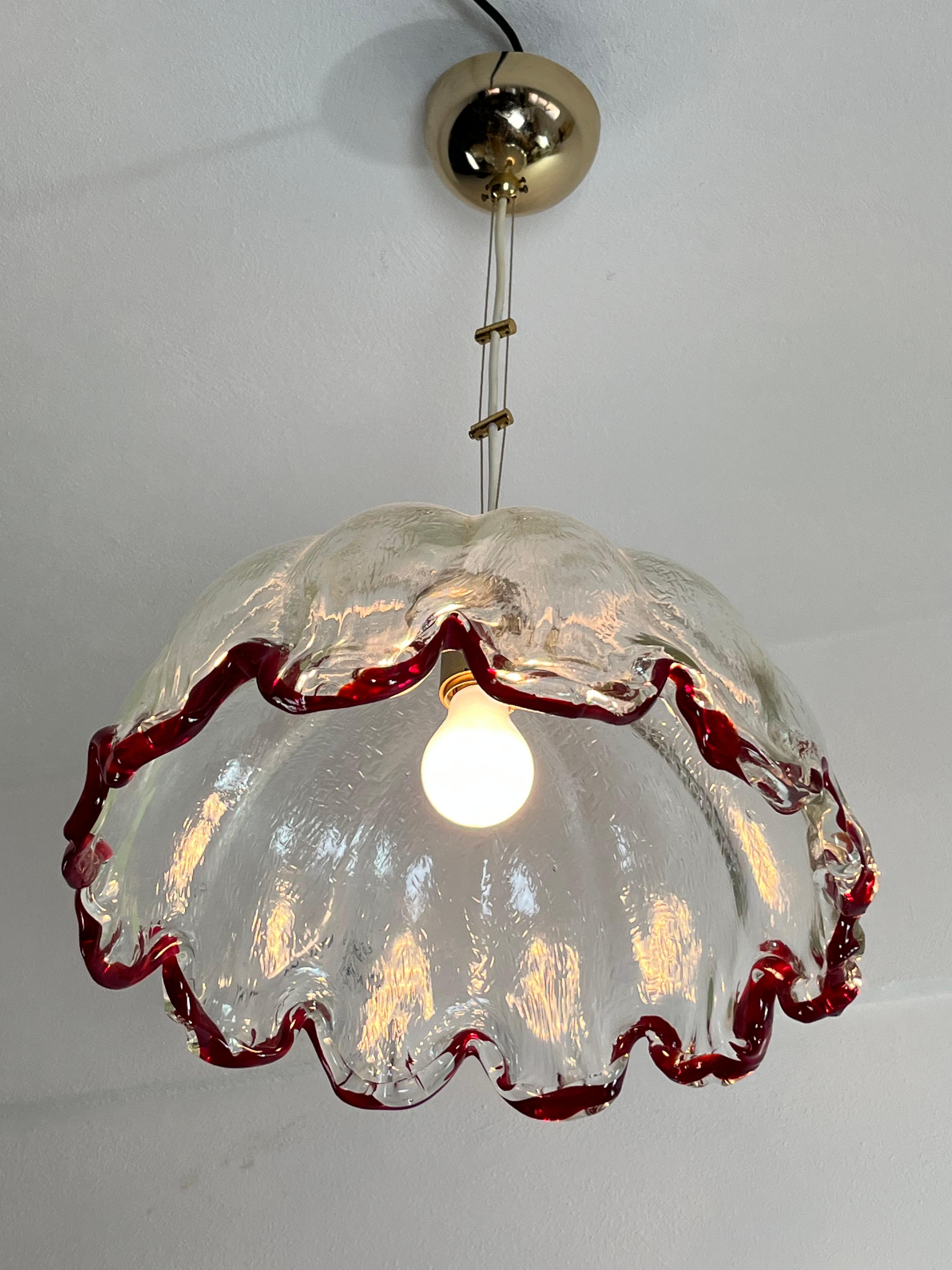 Mid-century Murano glass chandelier, 1960s
Intact and in good condition, E27 lamp.
Diameter 41 cm, glass height 26 cm (60 cm including the roof cable).