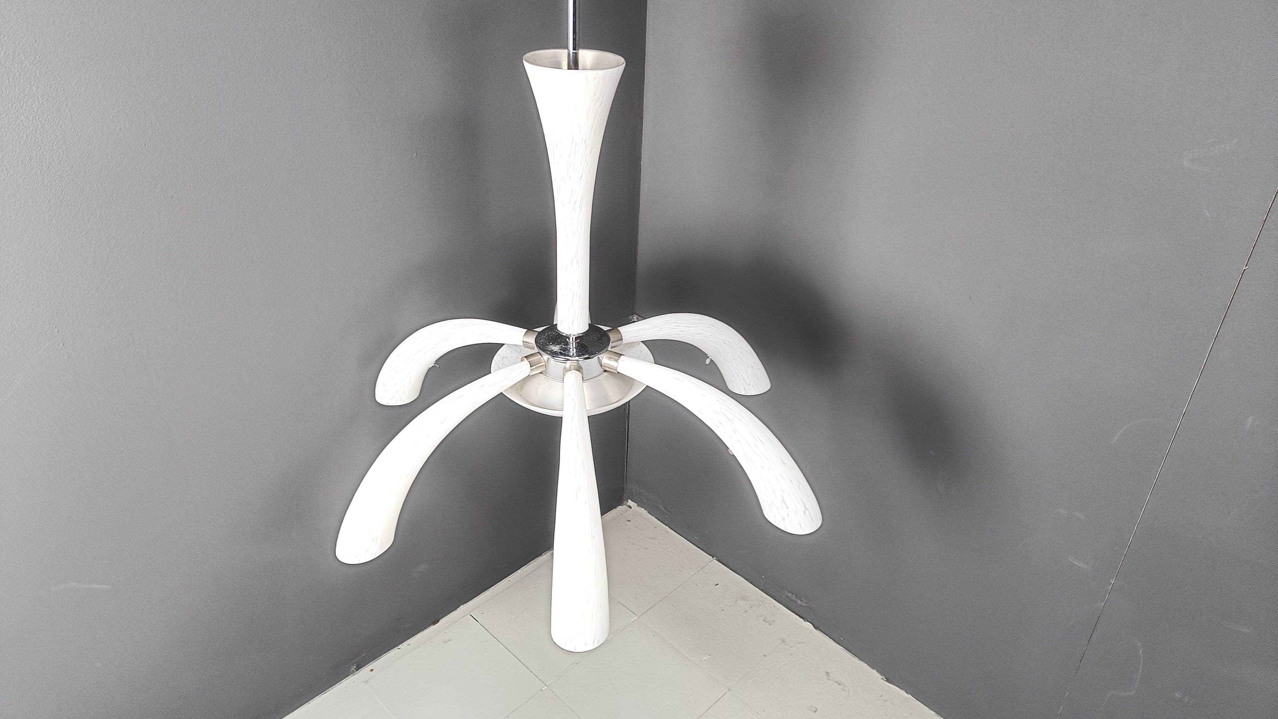 Lampadario a 6 bracci in vetro di Murano Stained Glass della metà del secolo scorso.

Un pezzo raro.

La luce emessa dal vetro colorato è bellissima.

testato e pronto all'uso con le normali lampadine E14.

anni '70 - Italia

Dimensioni:
Altezza: 75