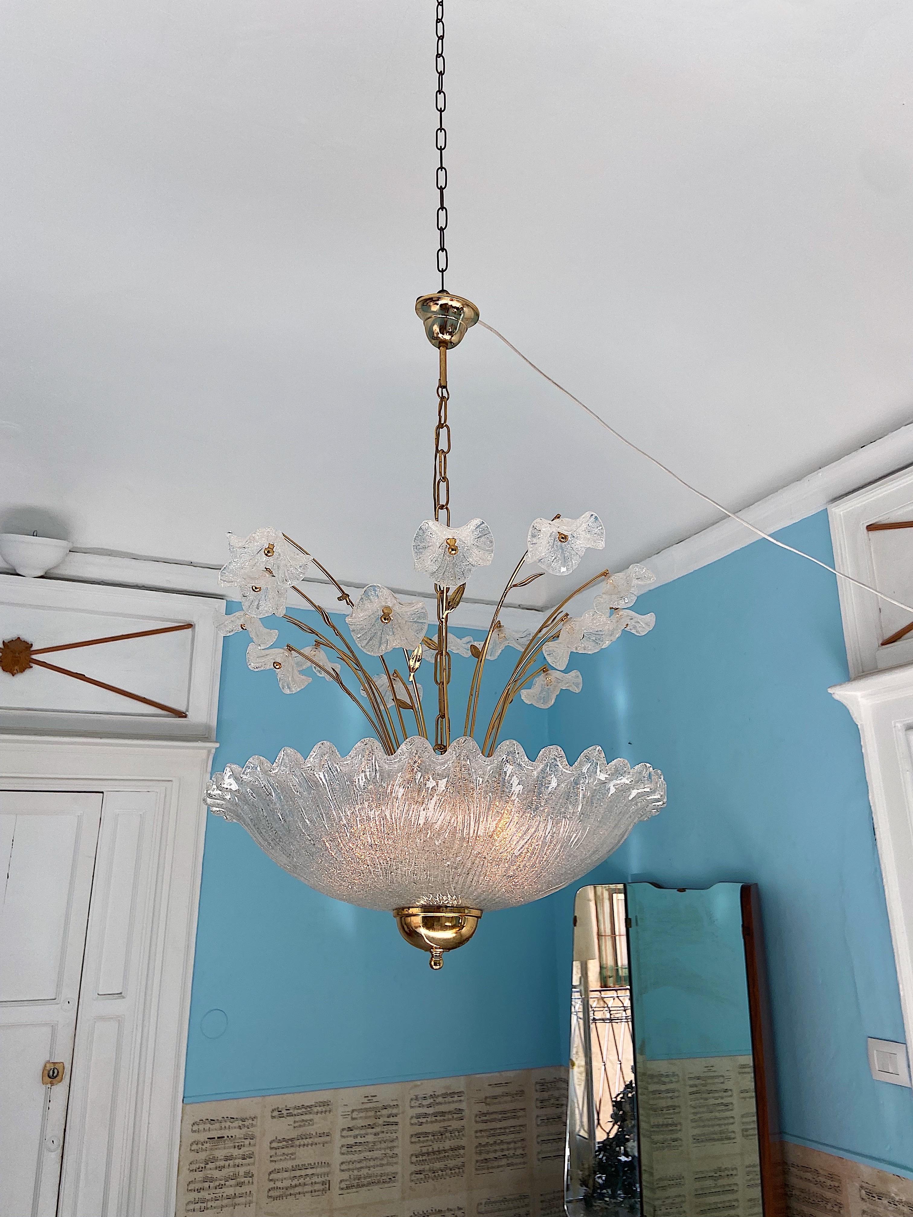 Beautiful chandelier in Murano glass, 1980. The light has 5 light bulbs. 

Details
Dimensions: Height without chain 50  cm, Height with chain 85 cm Diameter: 60  cm 
Materials and Techniques: Metal, Glass
Place of Origin: Murano, Italy
Period:
