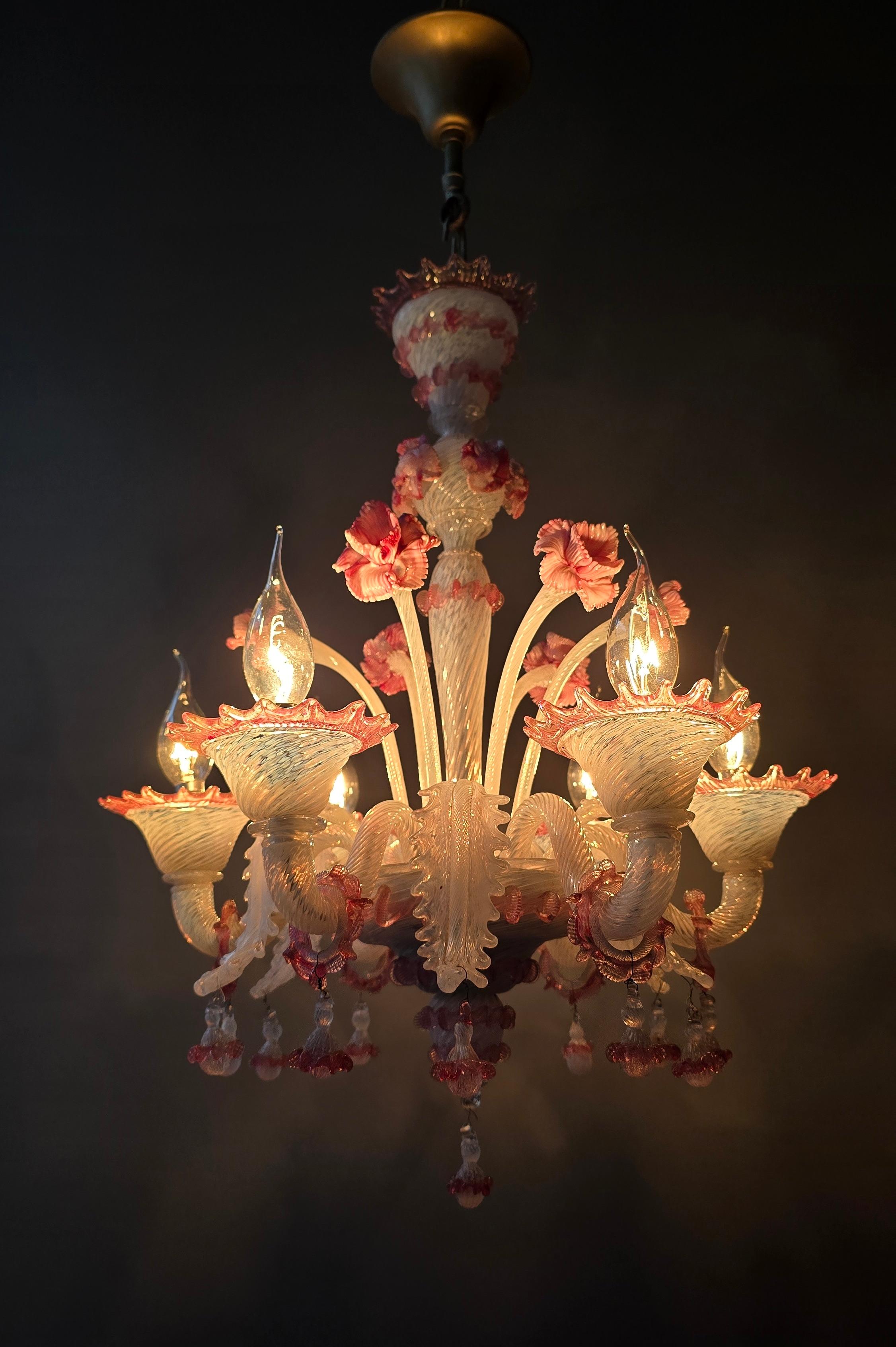 Murano-Glas-Kronleuchter aus der Jahrhundertmitte mit rosa Blumen, 6 Lichter im Angebot 8