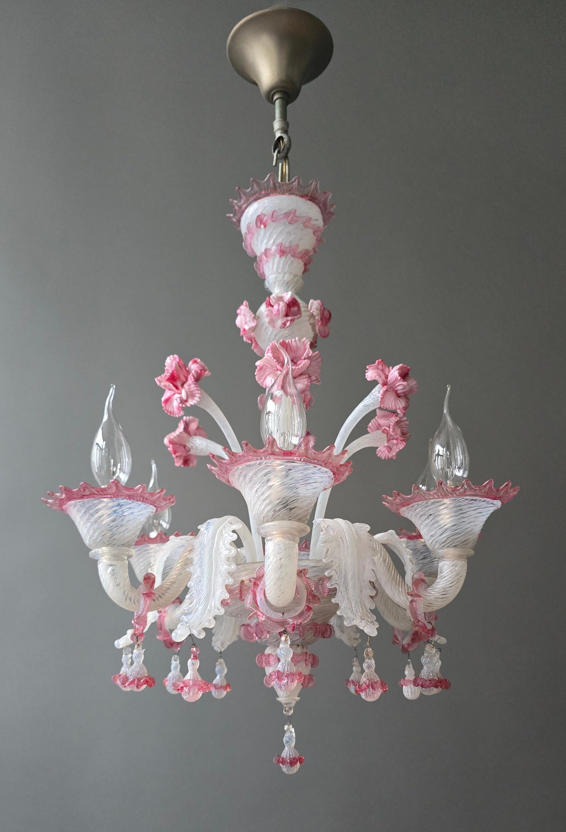 Murano-Glas-Kronleuchter aus der Jahrhundertmitte mit rosa Blumen, 6 Lichter im Zustand „Gut“ im Angebot in Antwerp, BE