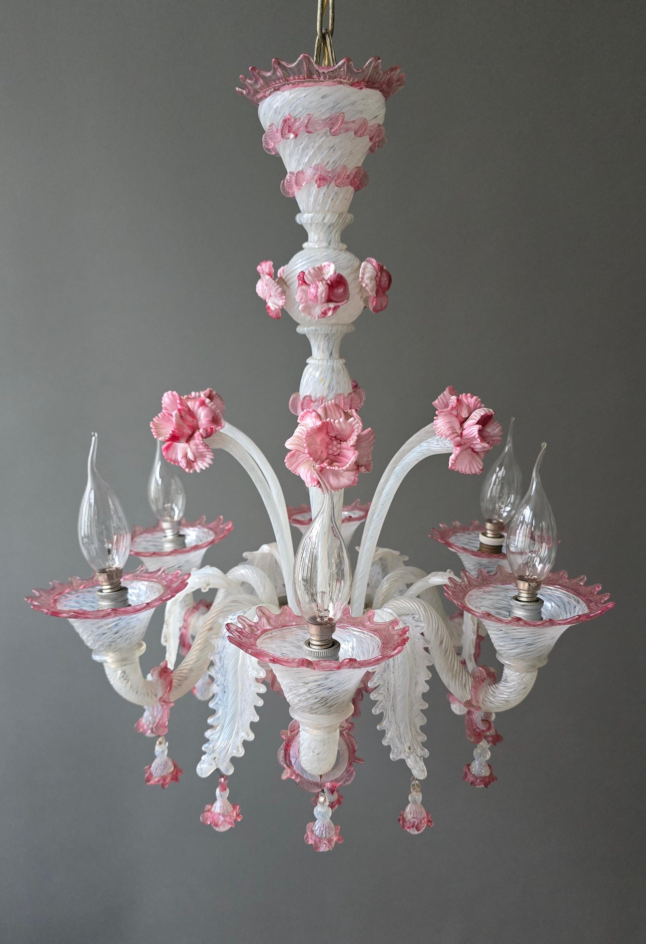 Murano-Glas-Kronleuchter aus der Jahrhundertmitte mit rosa Blumen, 6 Lichter (Muranoglas) im Angebot