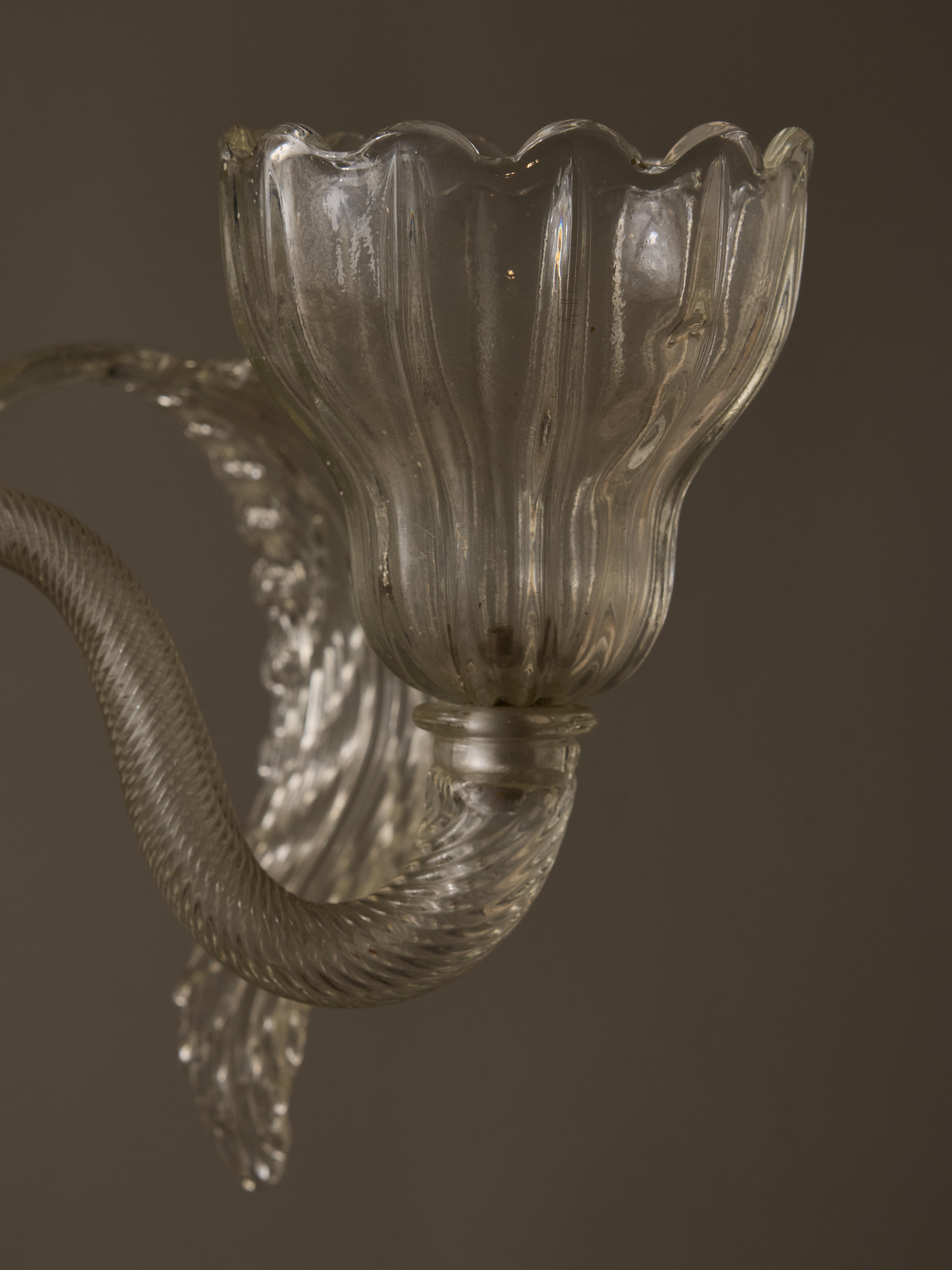 Lampadario a forma di classico in vetro di Murano del metà del secolo scorso in vendita 1