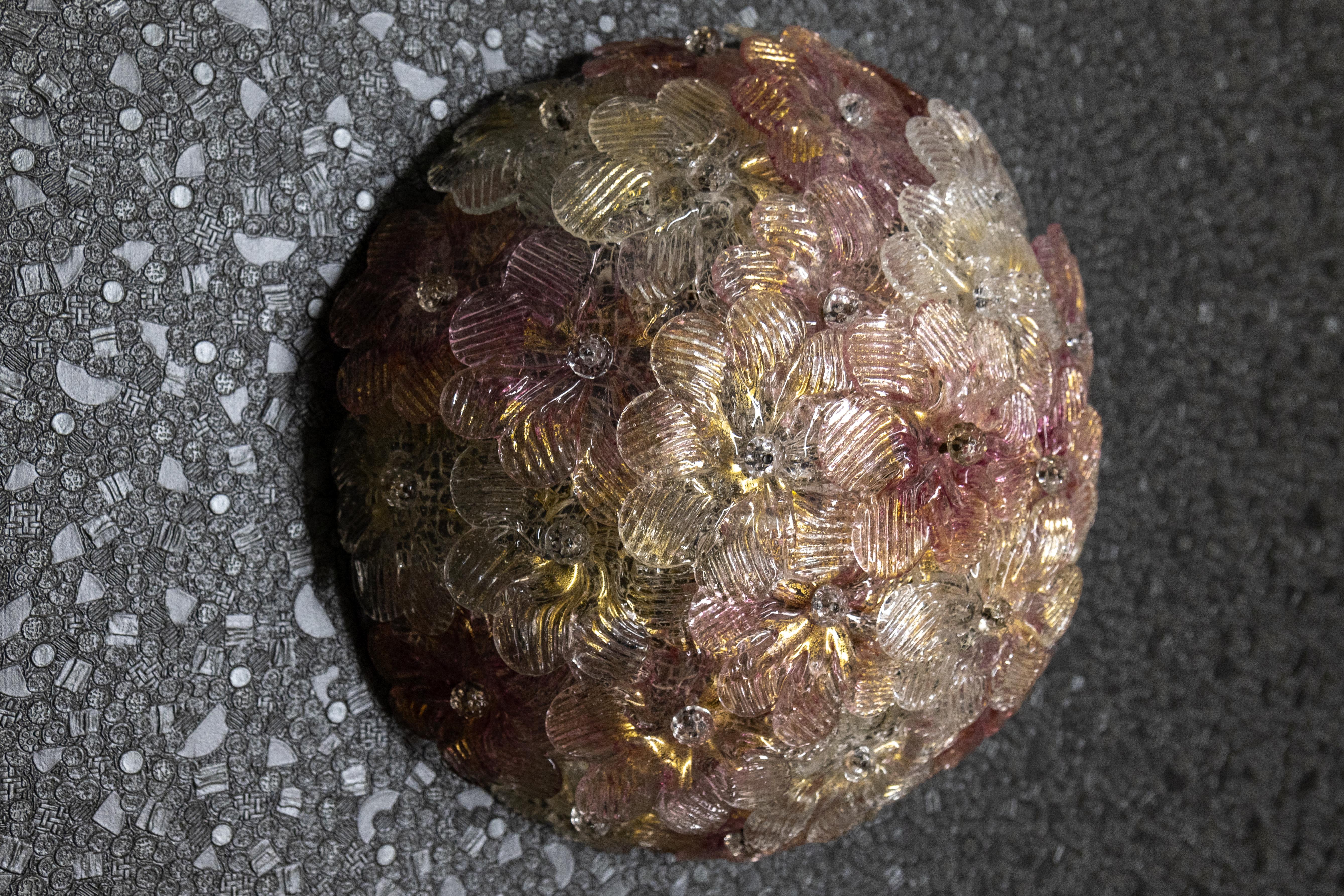 Empotrable o Aplique de Pared Floral de Cristal de Murano de Mediados de Siglo con Incrustaciones Doradas en venta 5