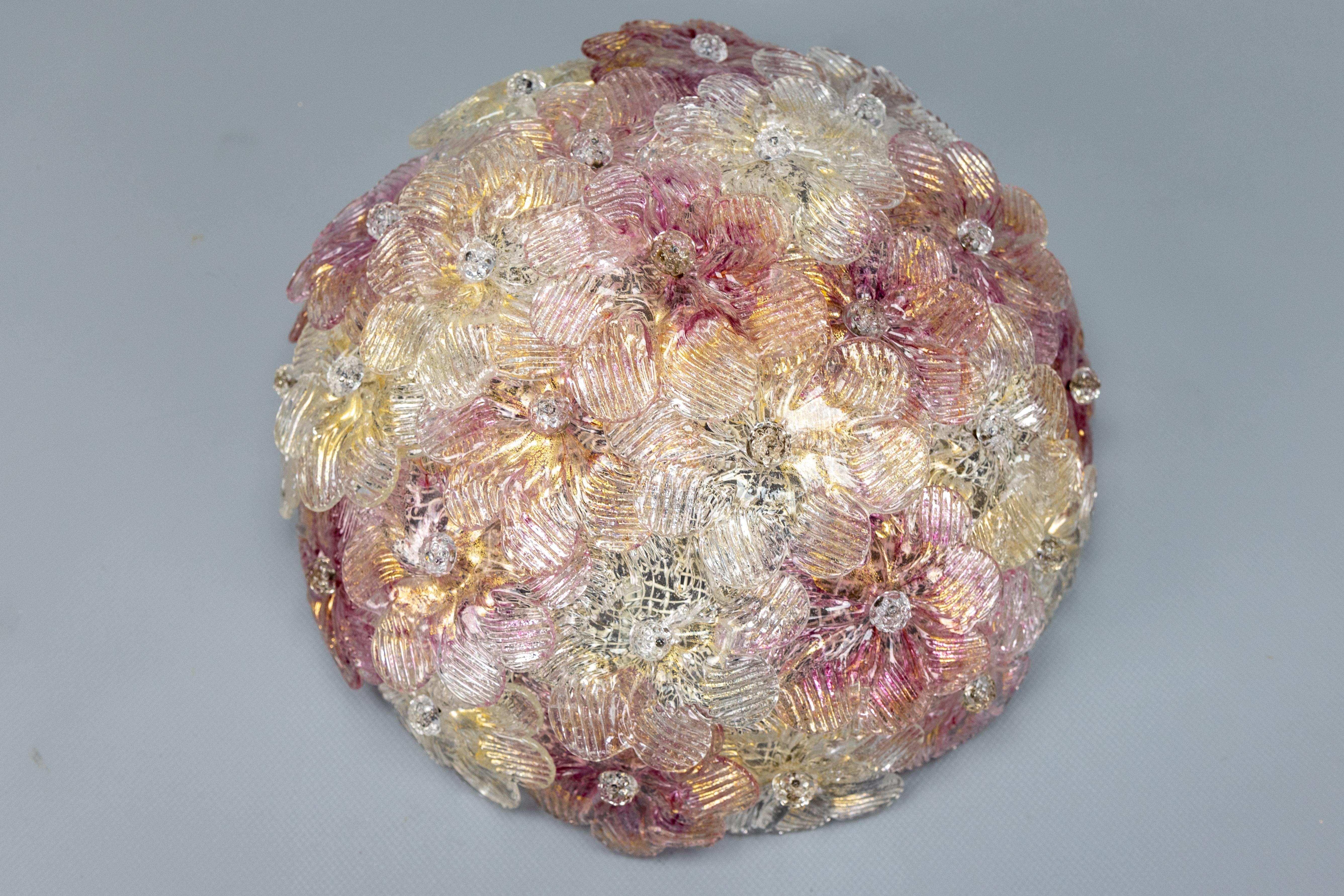 Empotrable o Aplique de Pared Floral de Cristal de Murano de Mediados de Siglo con Incrustaciones Doradas Moderno de mediados de siglo en venta