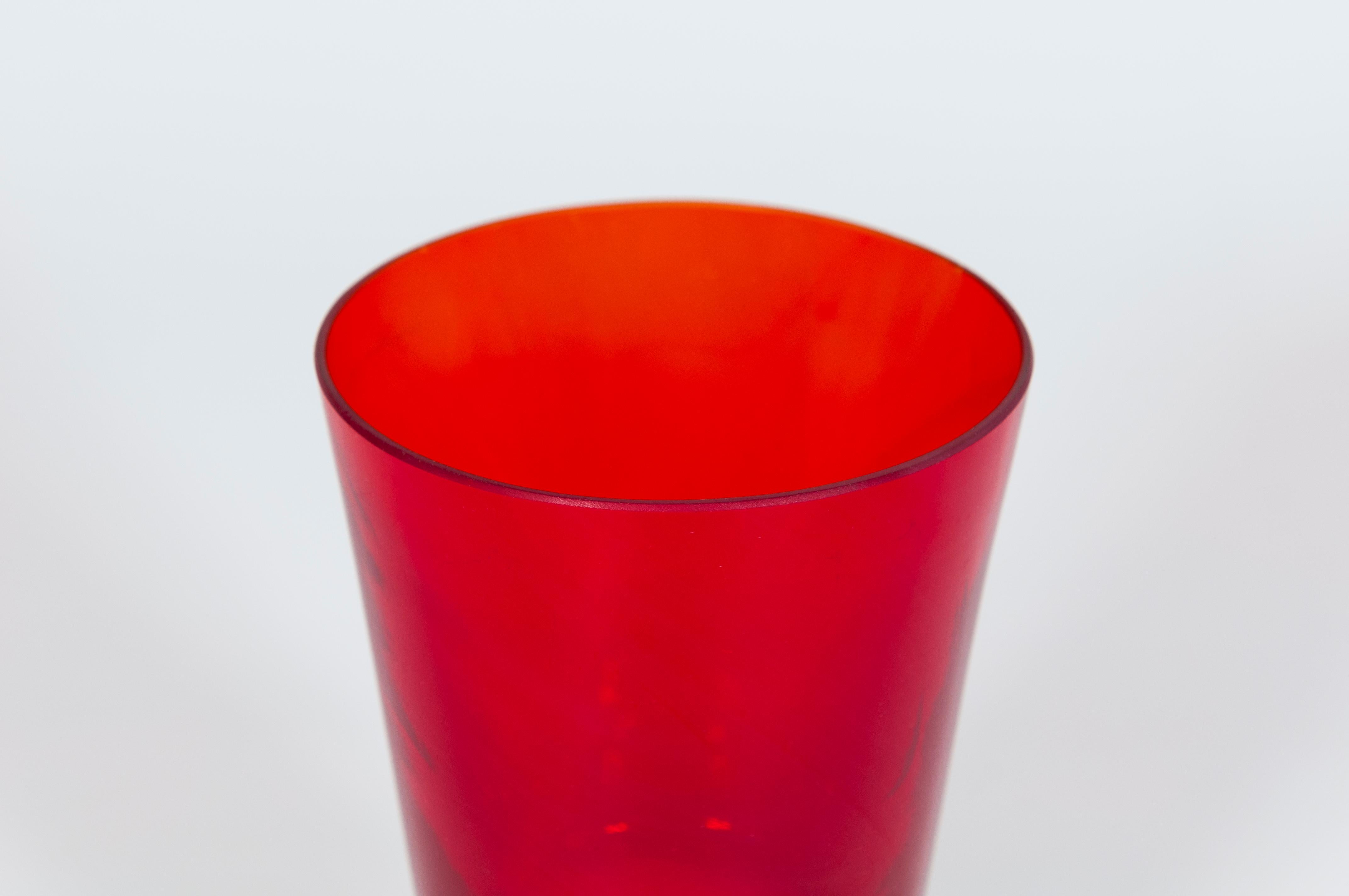 Murano-Glaspokal aus der Jahrhundertmitte in Rubinrot und Opalin, Italien, um 1960 im Angebot 8