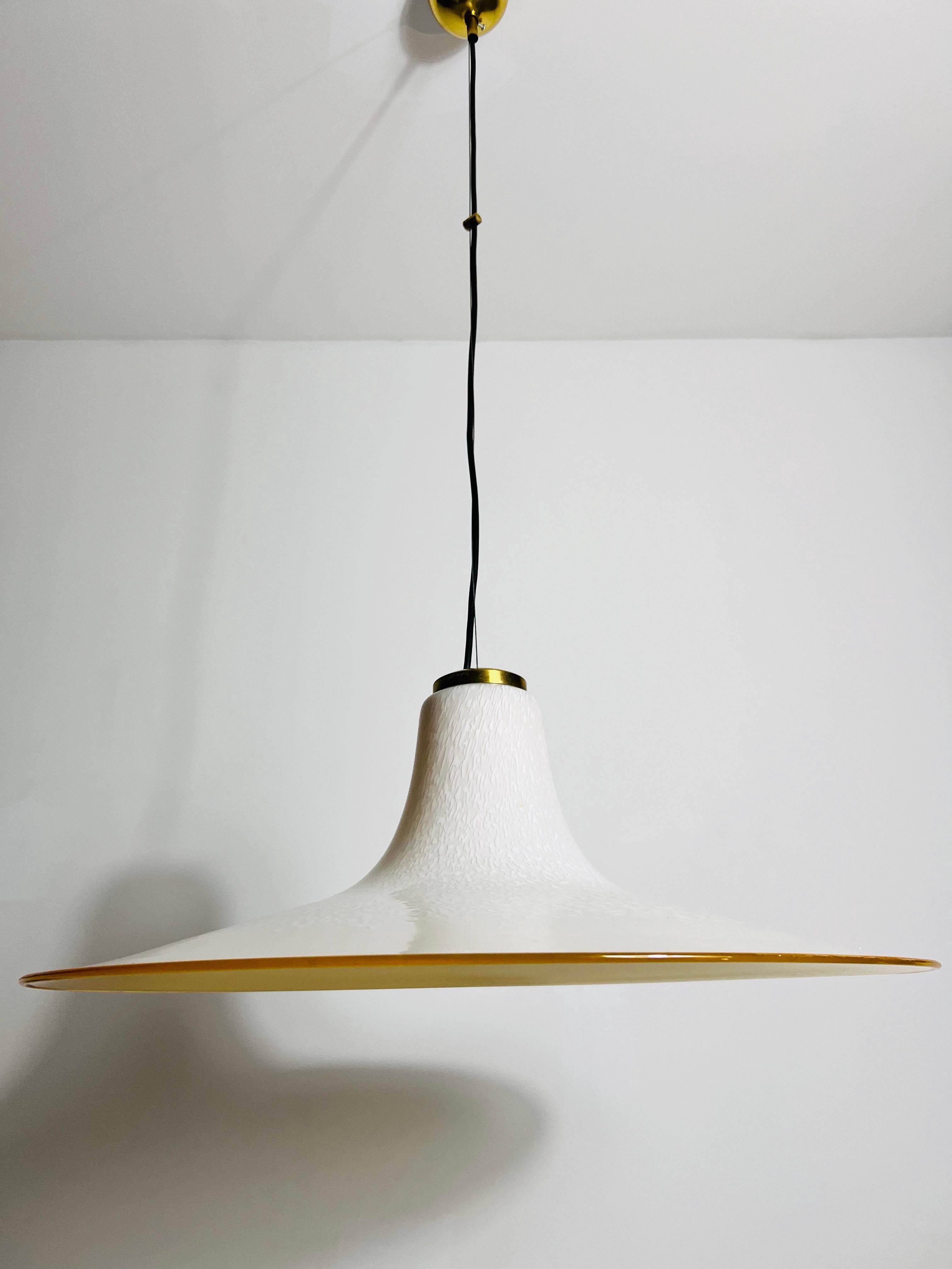 Italiano Lampada a sospensione in vetro di Murano di metà secolo, anni '60, Italia in vendita