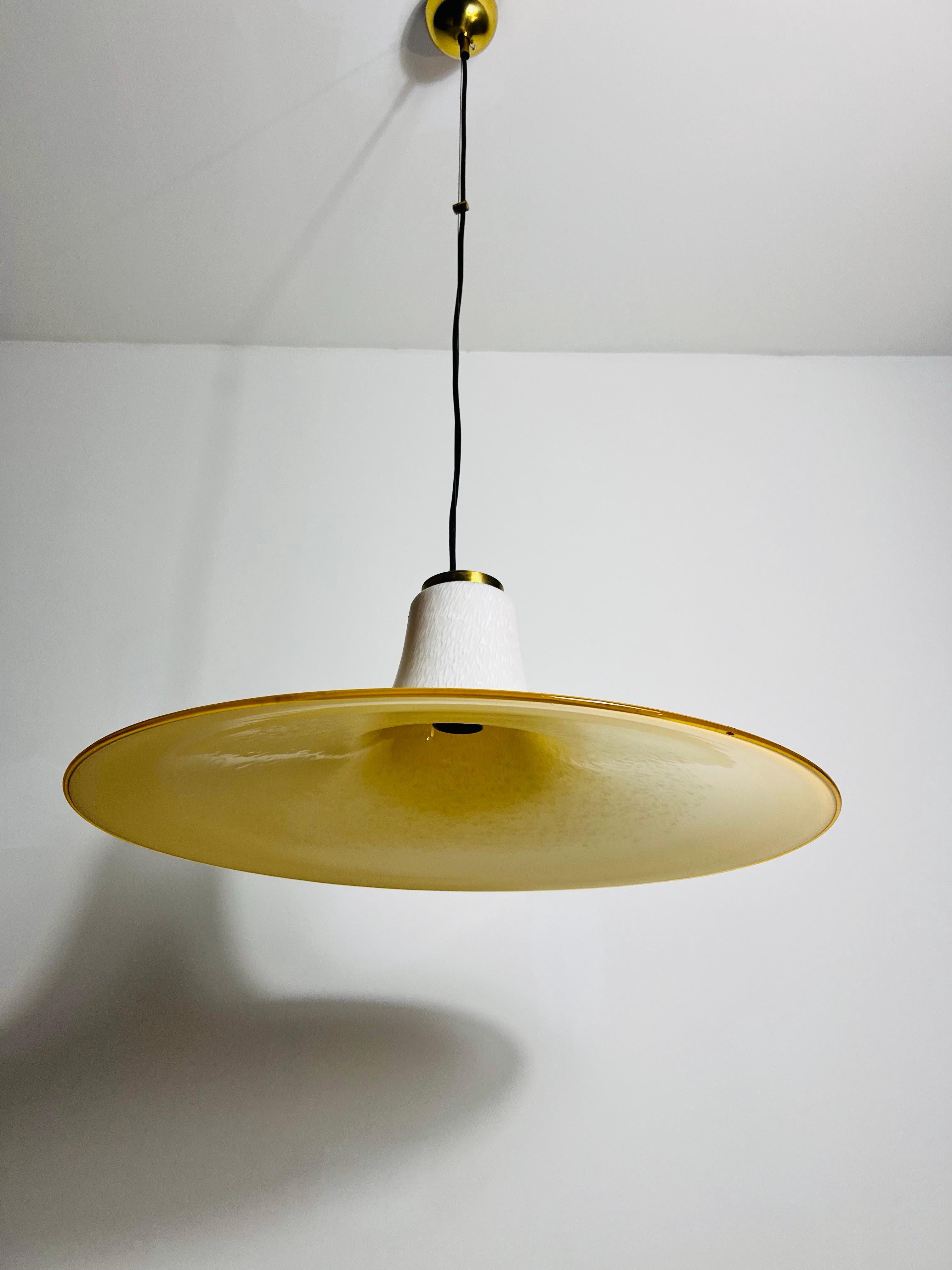 Metà XX secolo Lampada a sospensione in vetro di Murano di metà secolo, anni '60, Italia in vendita