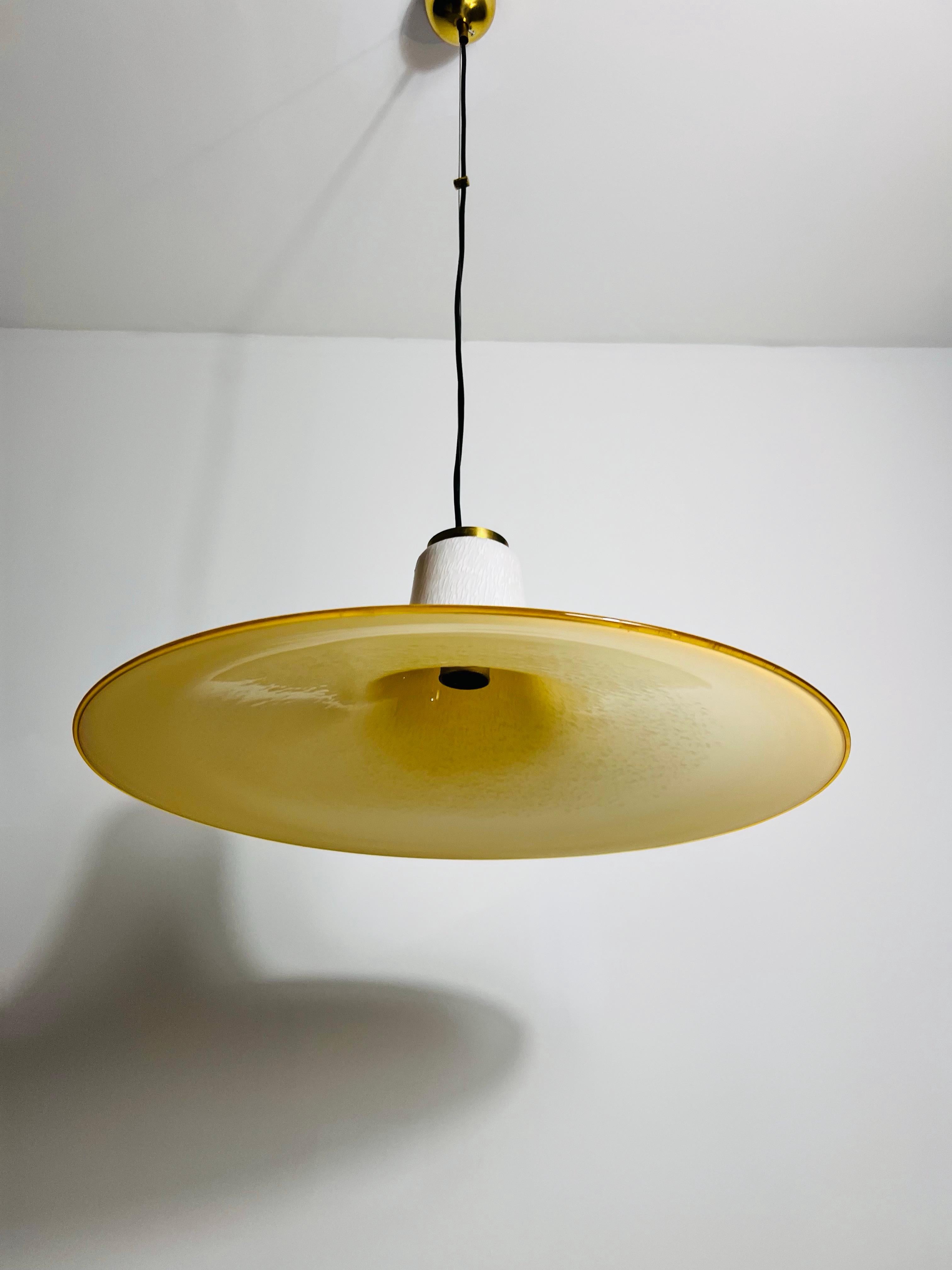 Ottone Lampada a sospensione in vetro di Murano di metà secolo, anni '60, Italia in vendita
