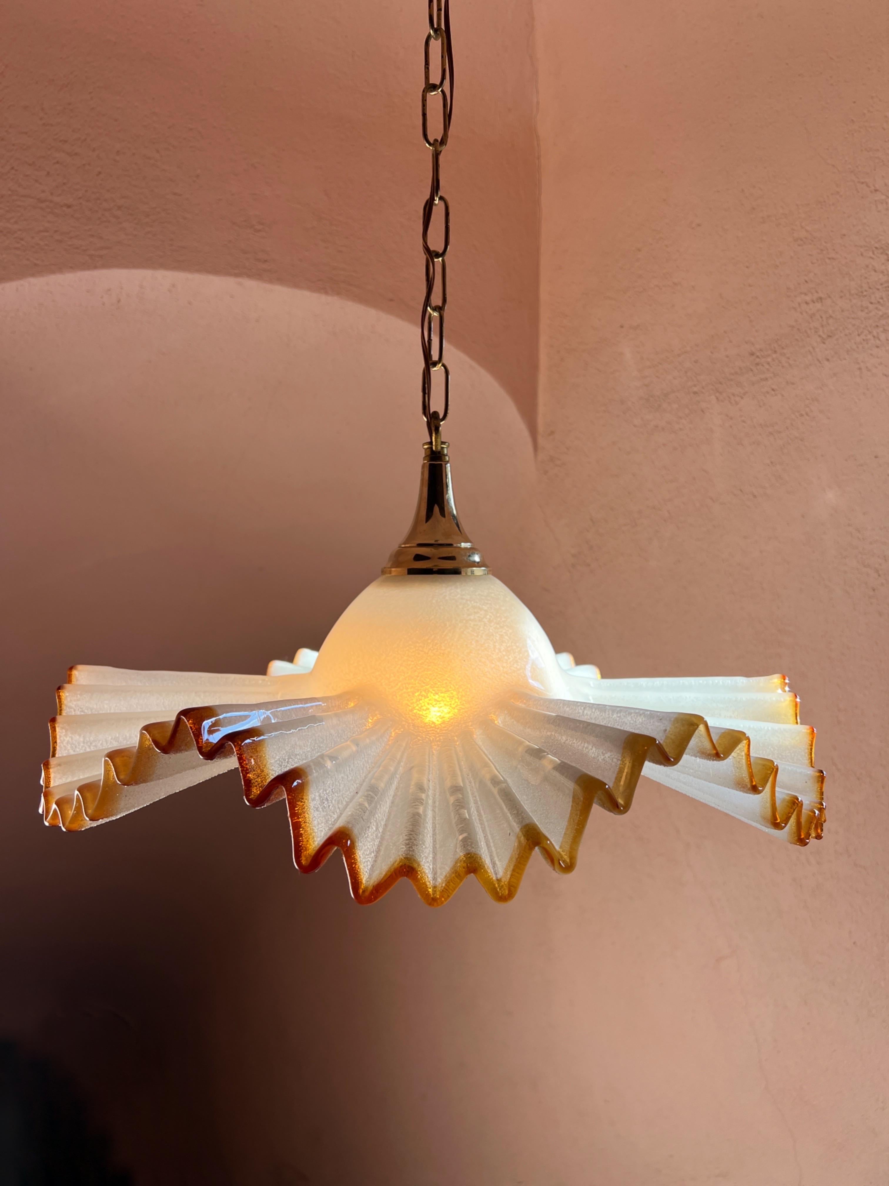 Mid-Century Glass Pendant Lamp in Murano Glass by De Majo Murano, Venezia, Italy (1970s)

This stunning pendant lamp, crafted by De Majo Murano in the 1970s, showcases the finest in mid-century Italian design. The glass is beautifully shaped with a