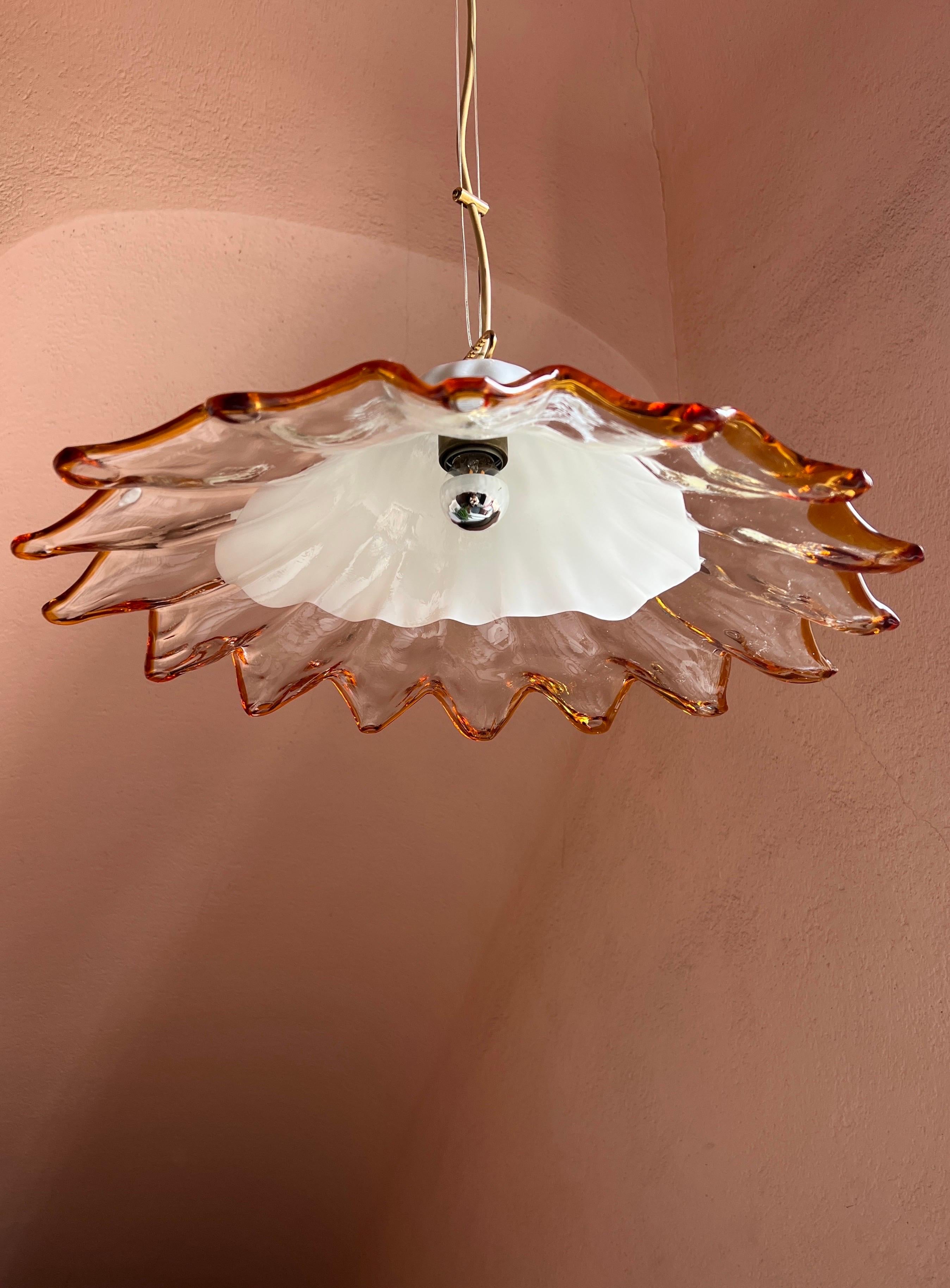 This striking Murano glass pendant light was crafted by renowned La Murrina in the 1970s. The light is inspired by the radiant beauty of the sun. The exquisite hand-blown glass transitions seamlessly from a soft white center to a delicate
