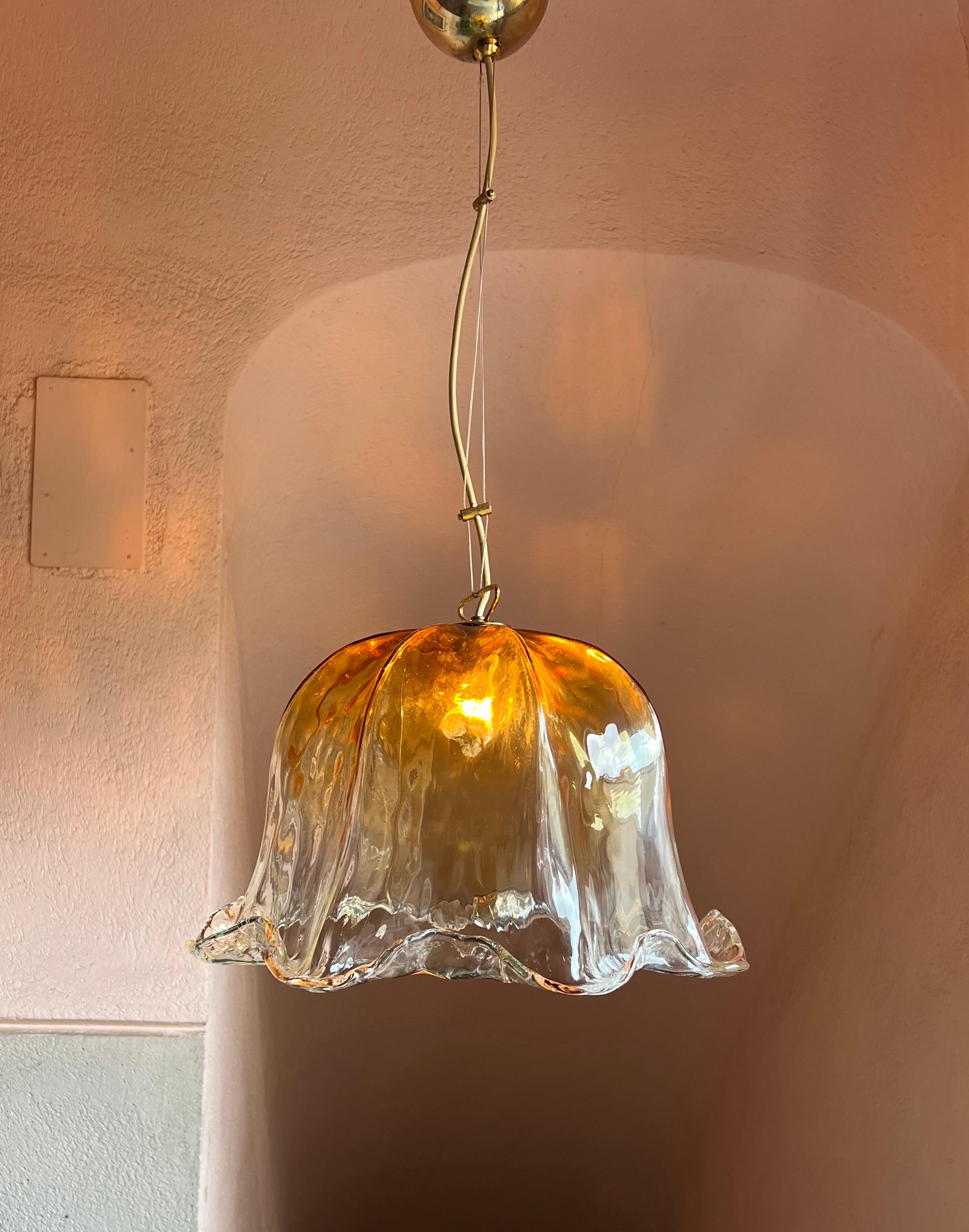 This exquisite Murano glass pendant light was crafted by La Murrina in the 1970s. The elegant, bell-shaped glass resembles the form of a bluebell flower. With a rich caramel hue that gradually fades into a soft transparency creating a warm and