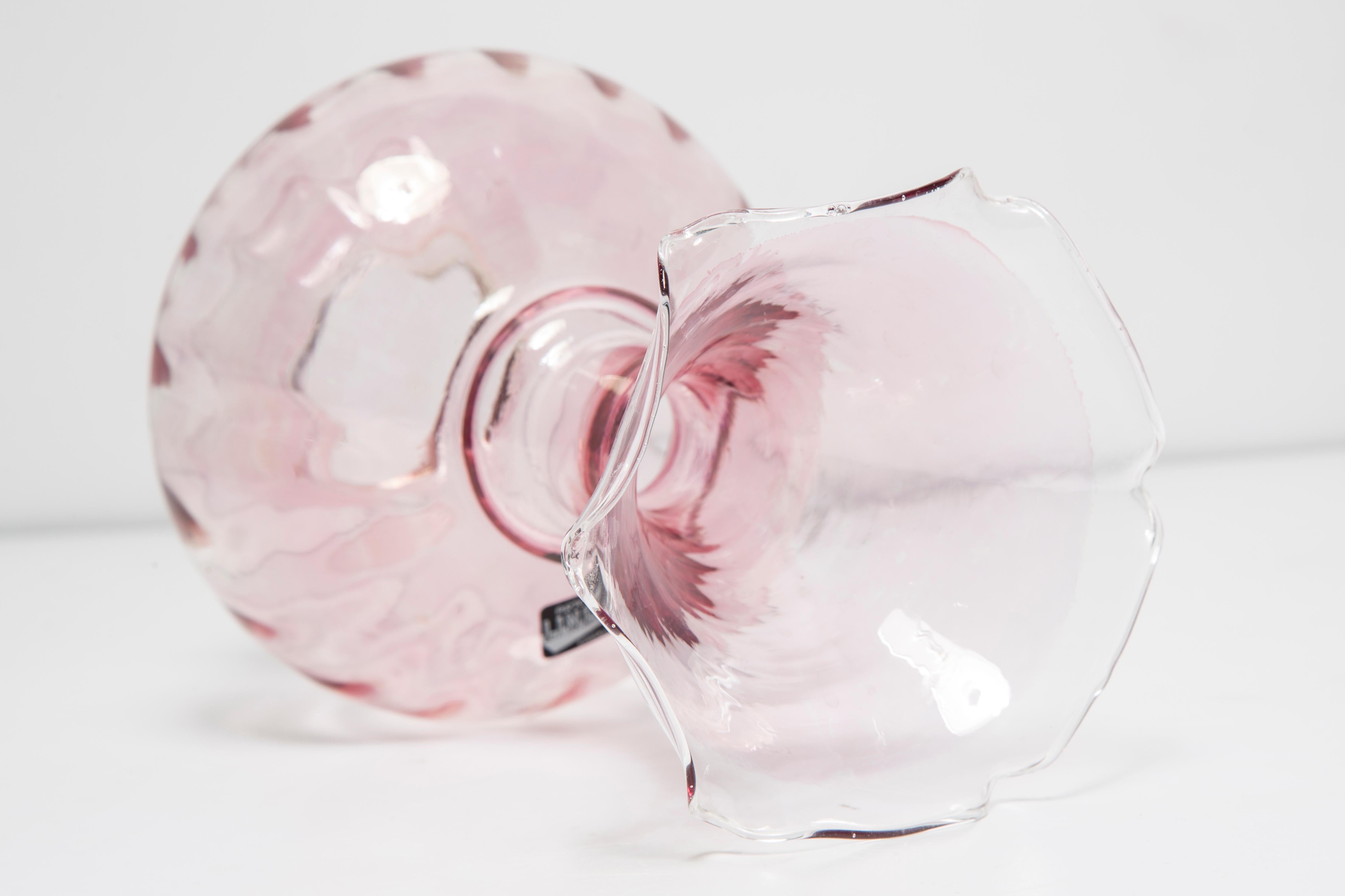 Mid Century Murano Glass Pink Small Vase with a Frill, Italy, Europe, 1960s For Sale 3