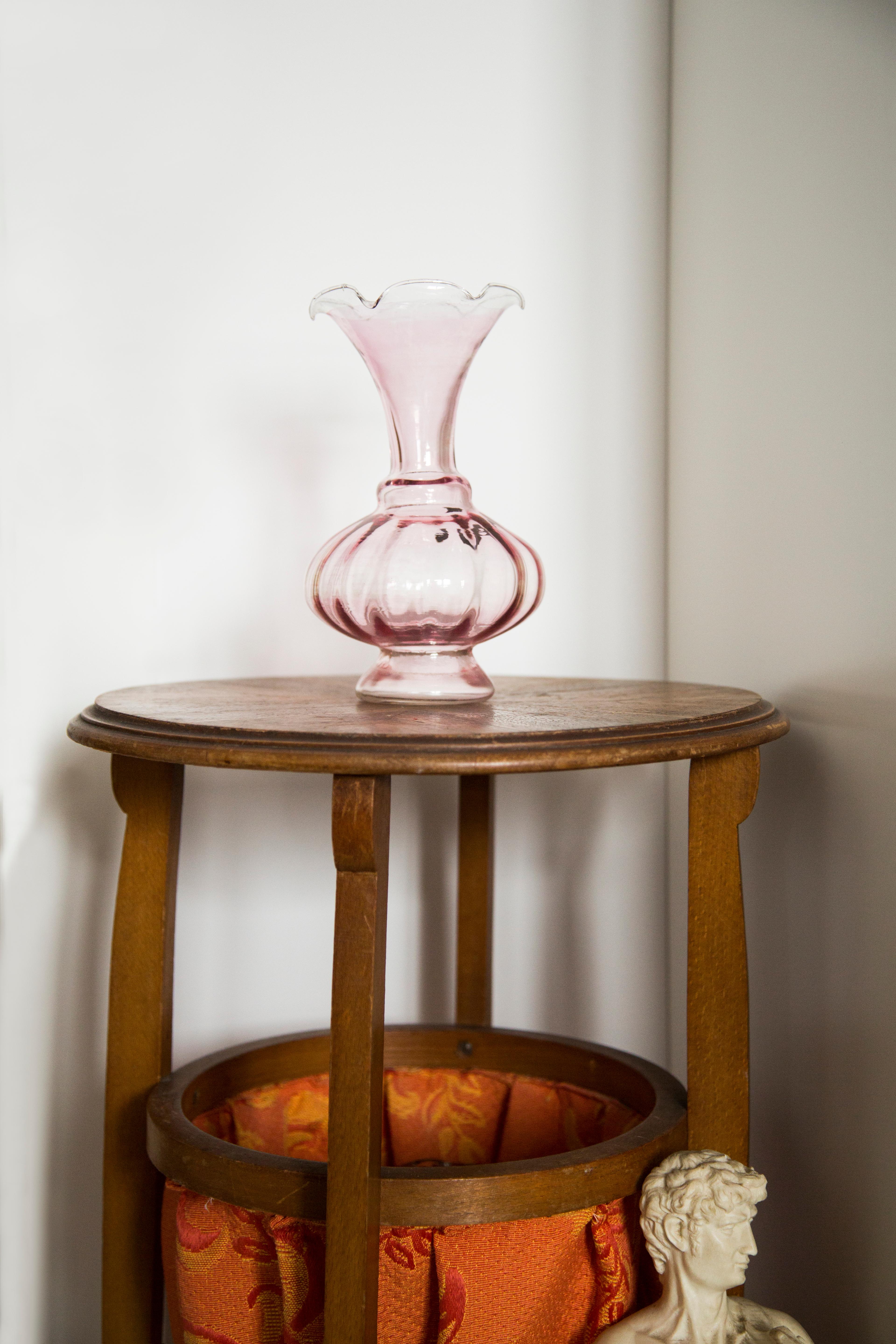 Rosafarbene kleine Vase aus Murano-Glas mit Rüsche, Italien, Europa, 1960er Jahre (Handbemalt) im Angebot