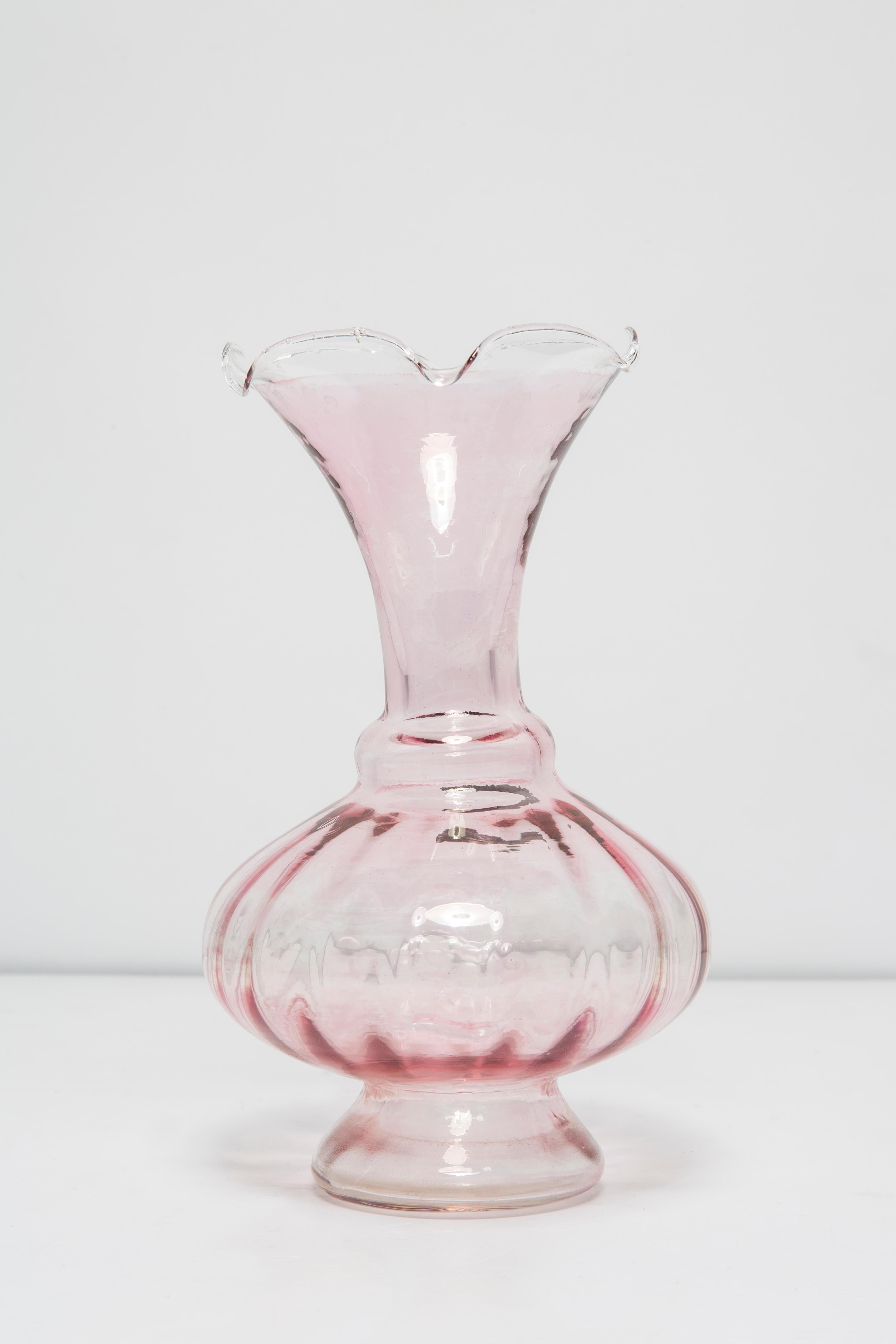 Rosafarbene kleine Vase aus Murano-Glas mit Rüsche, Italien, Europa, 1960er Jahre im Zustand „Gut“ im Angebot in 05-080 Hornowek, PL