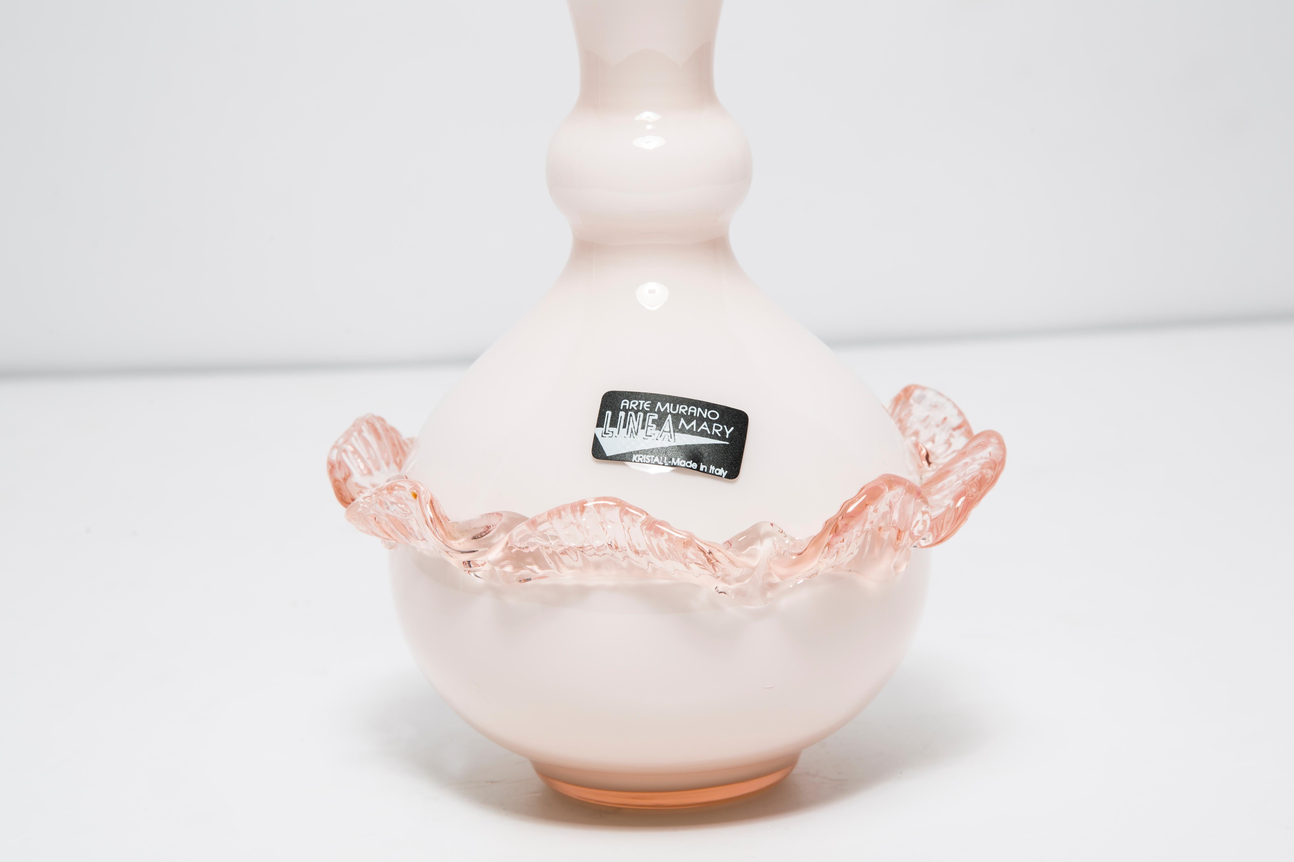Rosafarbene kleine Vase aus Murano-Glas mit Rüsche, Italien, Europa, 1960er Jahre im Angebot 1