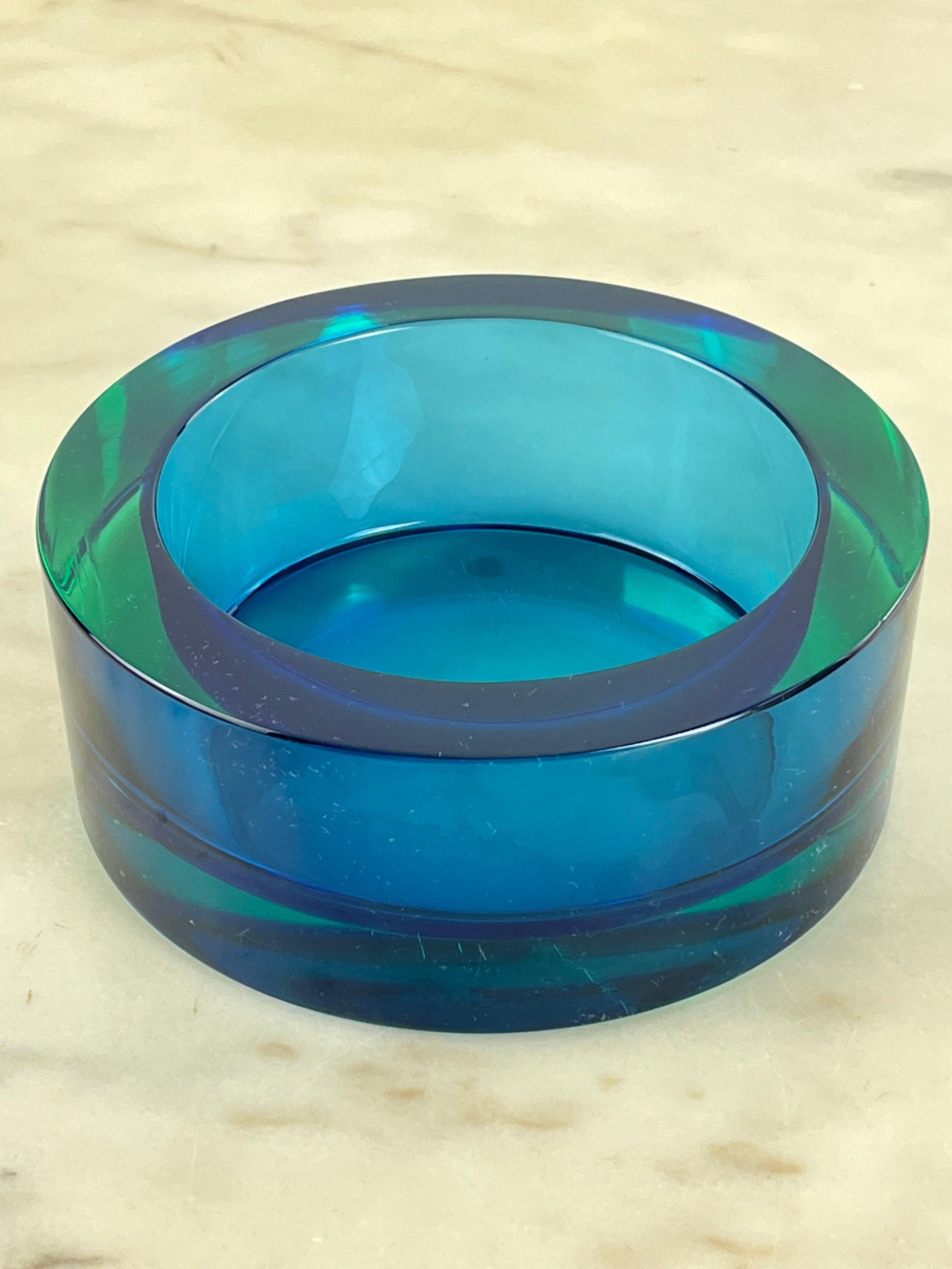 Mid-Century Murano glass pocket tray, 1960s Italian design
Good condition, scratches on the bottom, green and blue colours.
Purchased in Venice in 1962.
