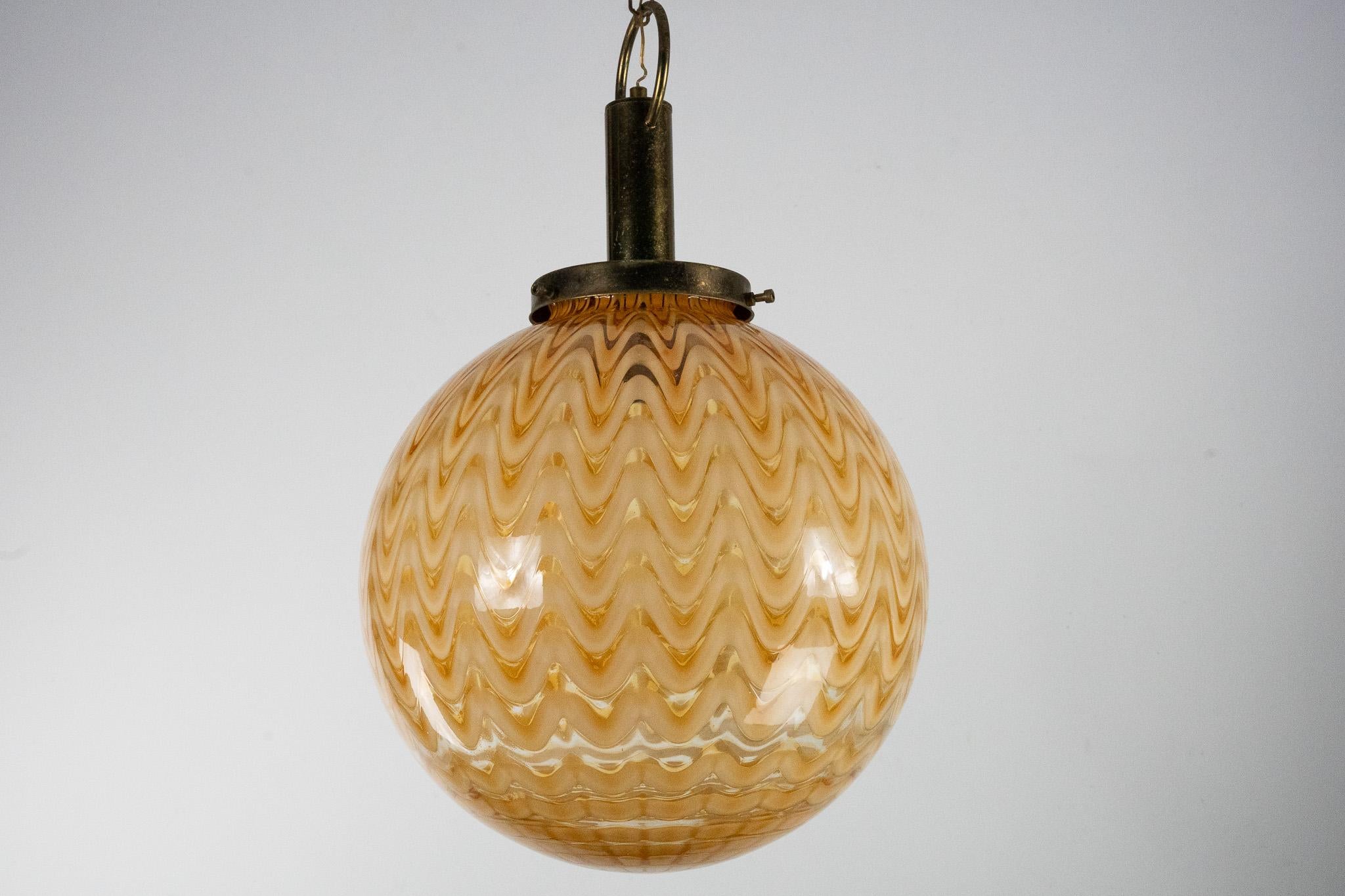 Mid-Century Murano glass sphere chandelier in the style of Venini. Italy 1970s For Sale 3