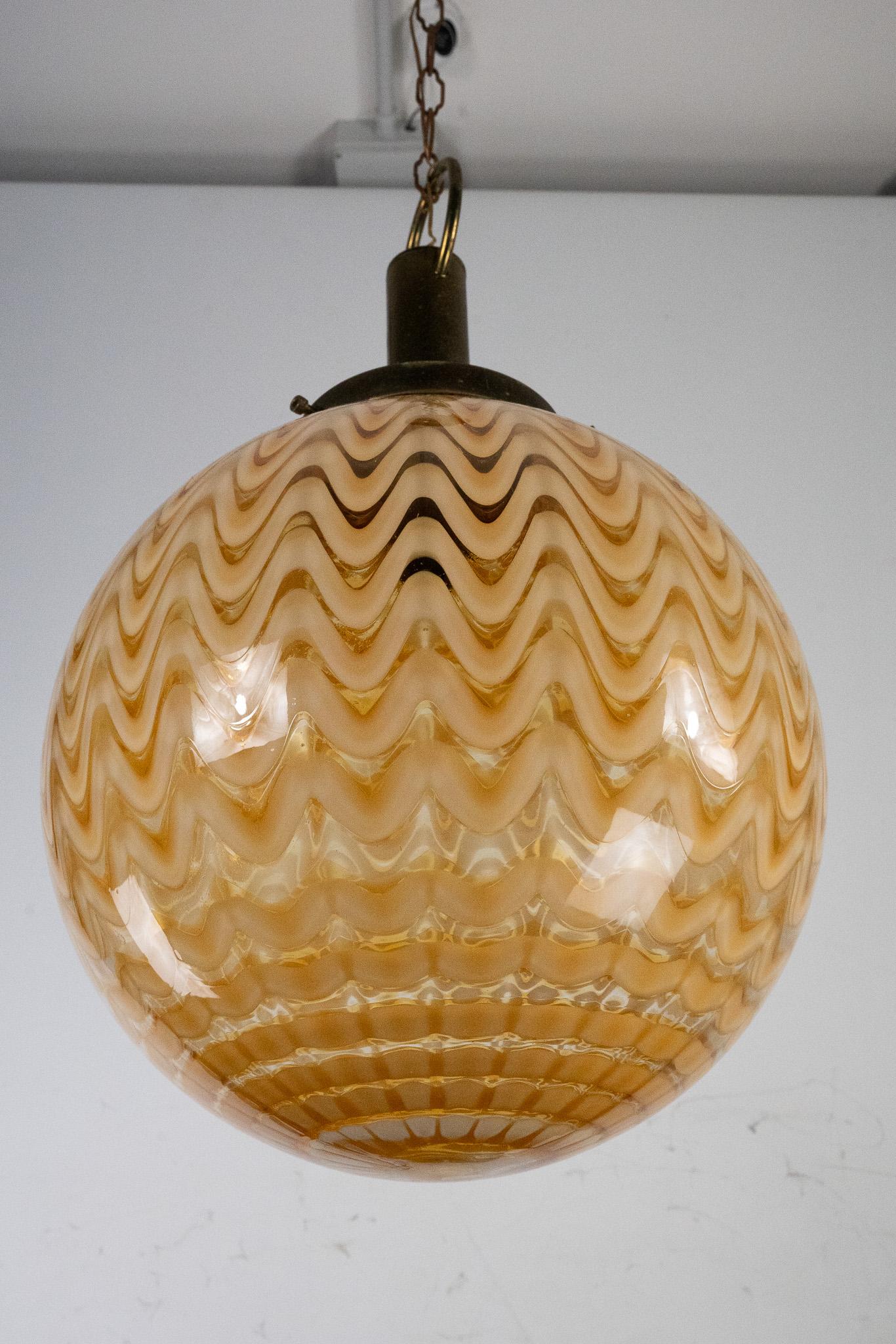 Mid-Century Murano glass sphere chandelier in the style of Venini. Italy 1970s For Sale 5