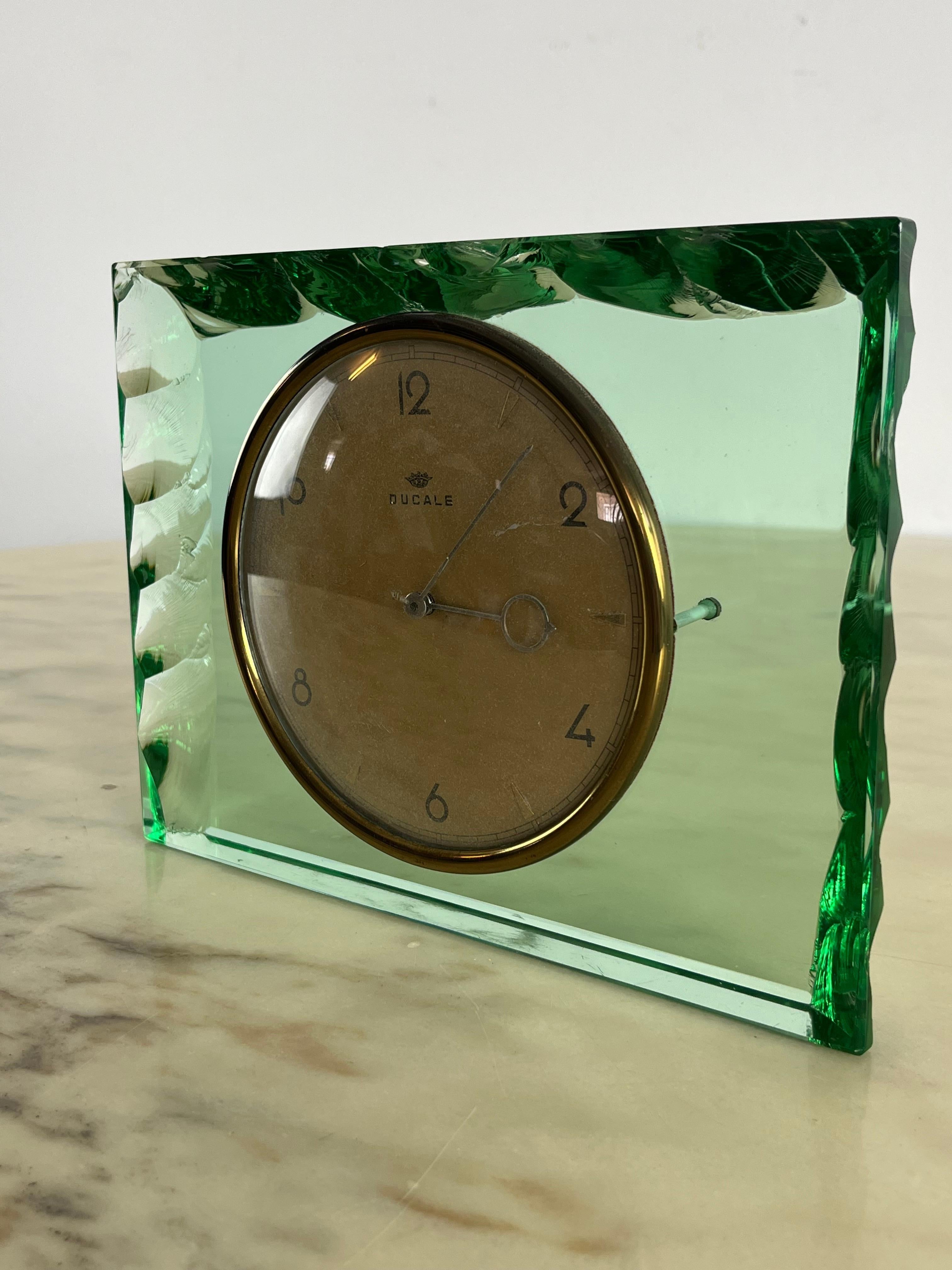 Mid-Century Murano glass table clock attributed to Max Ingrand for Fontana Arte 1960s
Splendid and rare object, intact and working.
Good condition, small signs of aging.