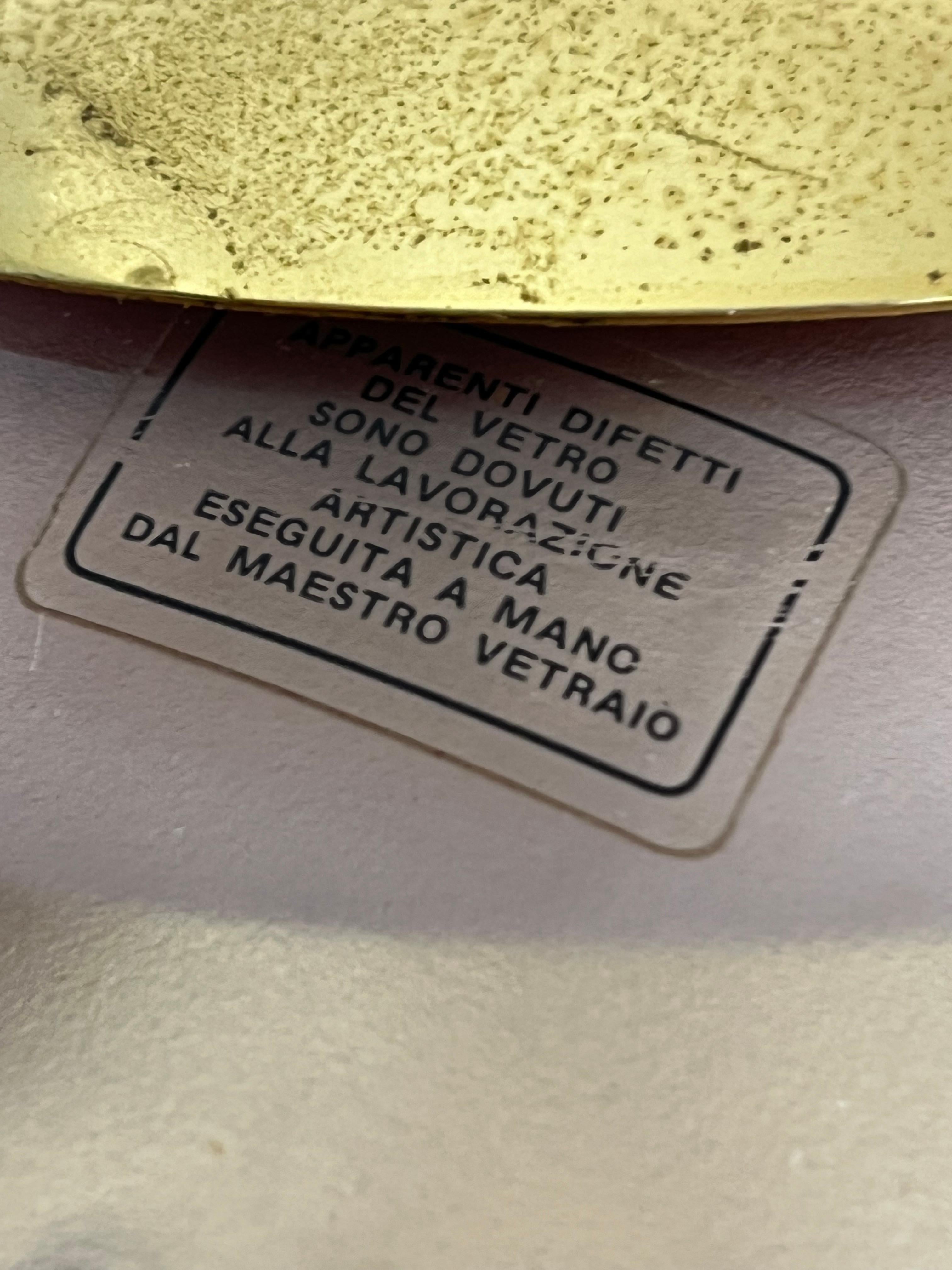 Lámpara de sobremesa de cristal de Murano de mediados de siglo, años 60
Intacto y en buen estado, cristal plisado. Tiene pequeñas burbujas de aire, típicas de la artesanía de los maestros vidrieros de Murano. Lámparas E14.