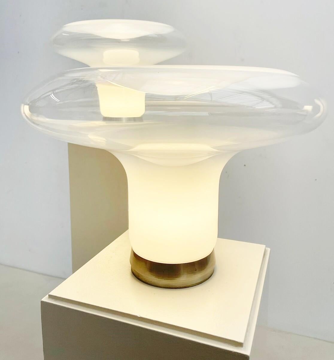 Murano-Glastischlampe aus der Mitte des Jahrhunderts, Modell ''Lesbo'' von Angelo Mangiarotti (Italienisch) im Angebot