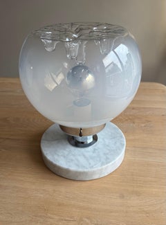 Lampada da tavolo di metà secolo in vetro di Murano con base in marmo bianco, Italia, anni '70
