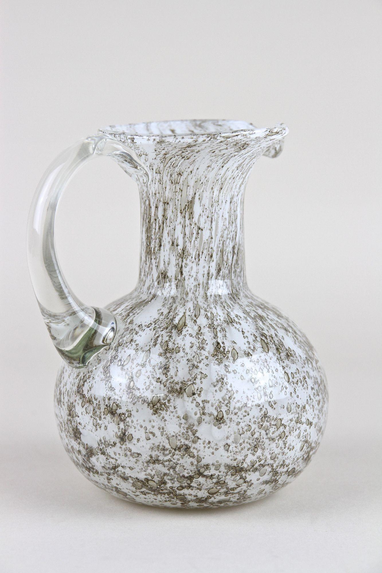 Mid Century Murano Glass Vase/ Glass Jug With Bubbles, Italy circa 1960 In Good Condition For Sale In Lichtenberg, AT