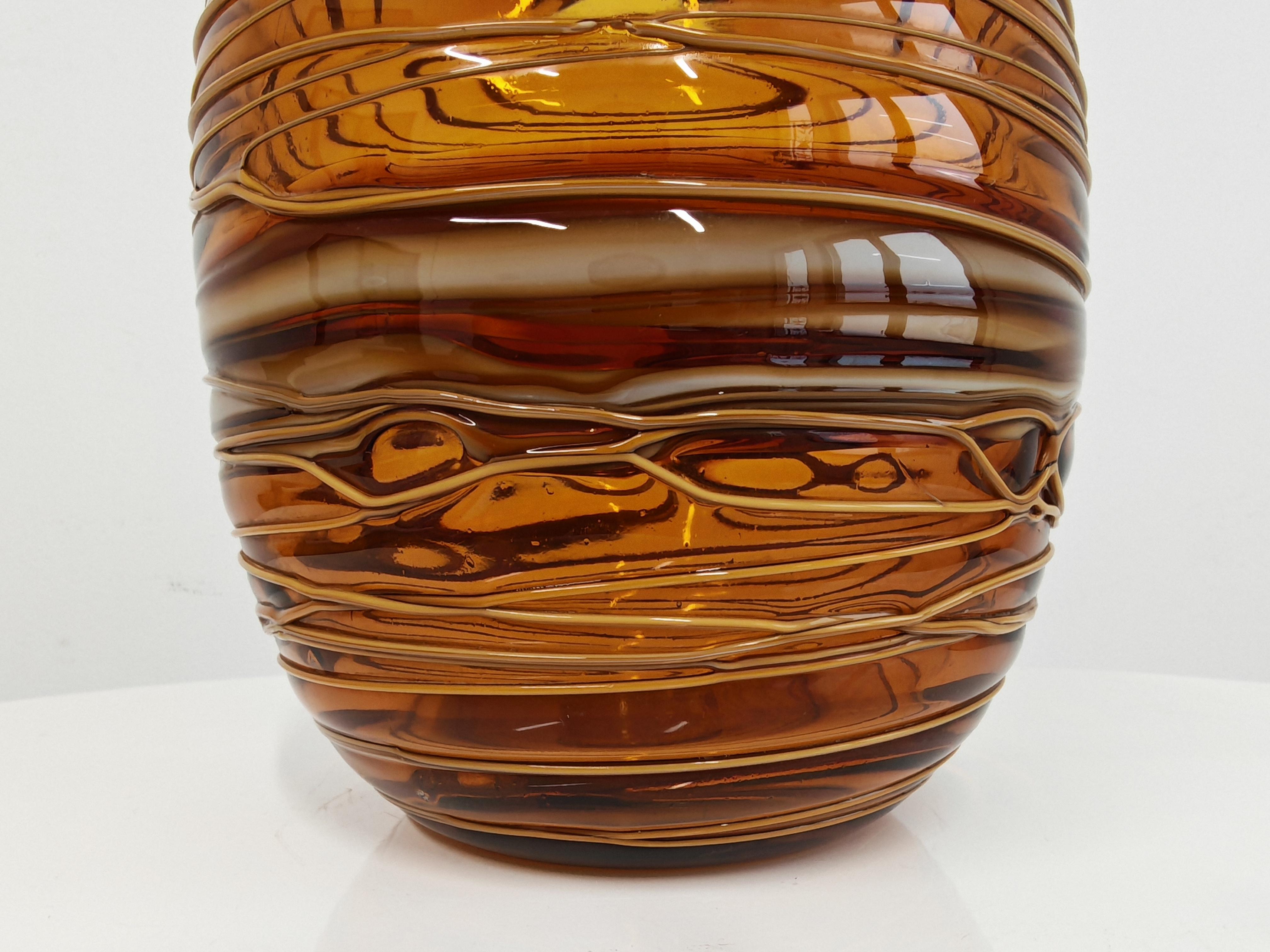 Mid-Century moderno Vaso in vetro di Murano di metà secolo in vetro ambrato di Fulvio Bianconi per Venini in vendita