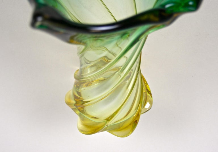 Mid-Century Murano Glass Vase, Italy, circa 1960 For Sale 5