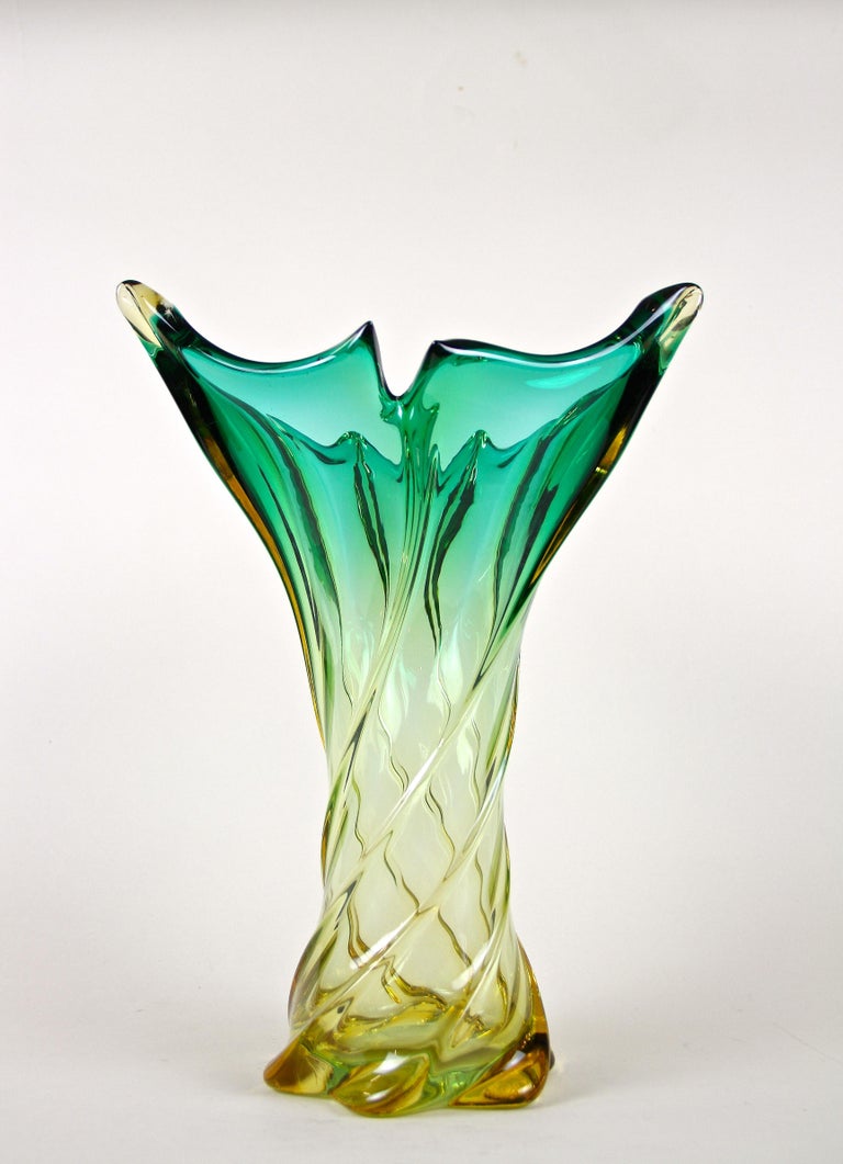 Mid-Century Murano Glass Vase, Italy, circa 1960 For Sale 9