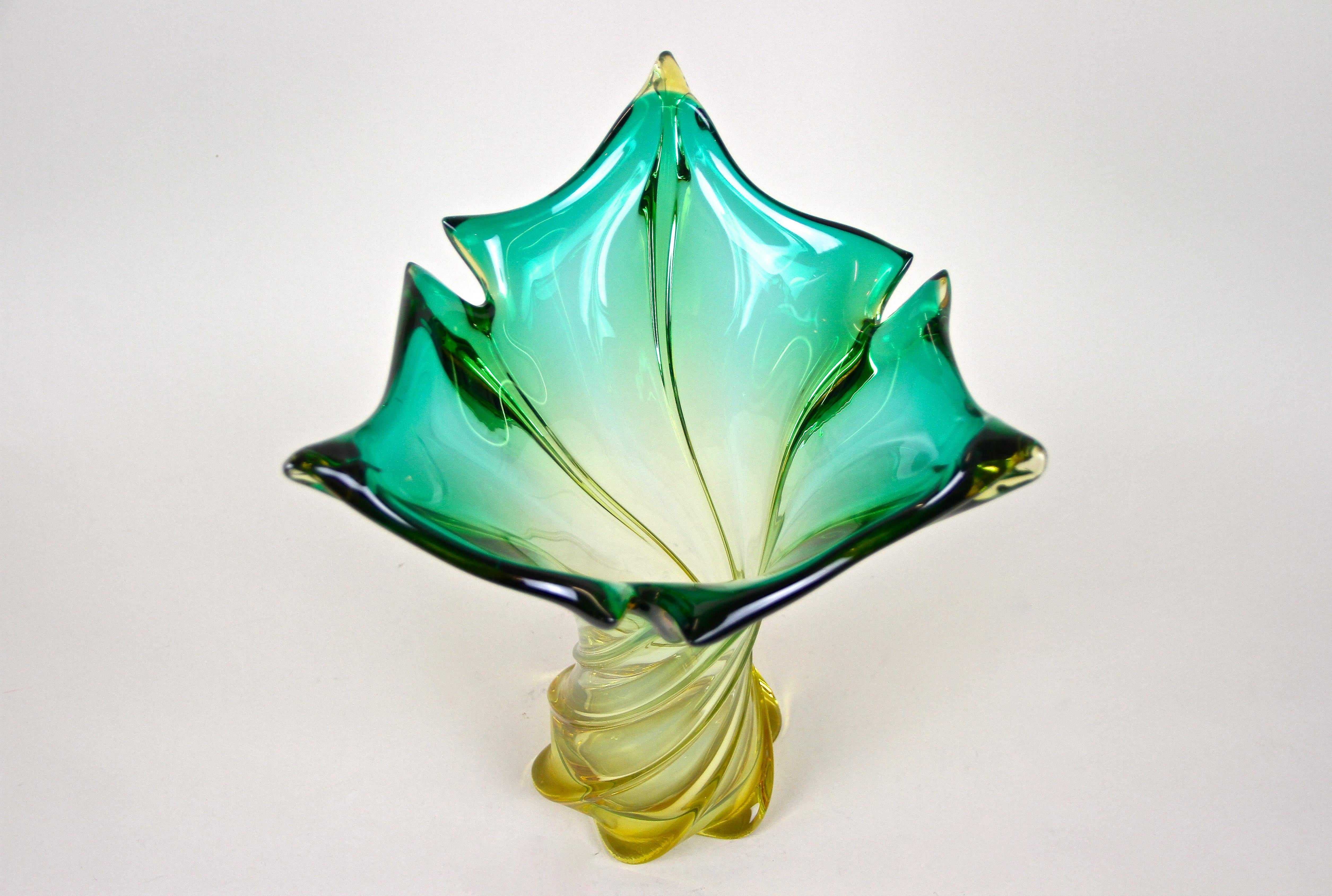 Vase en verre de Murano du milieu du siècle dernier, Italie, vers 1960 en vente 10