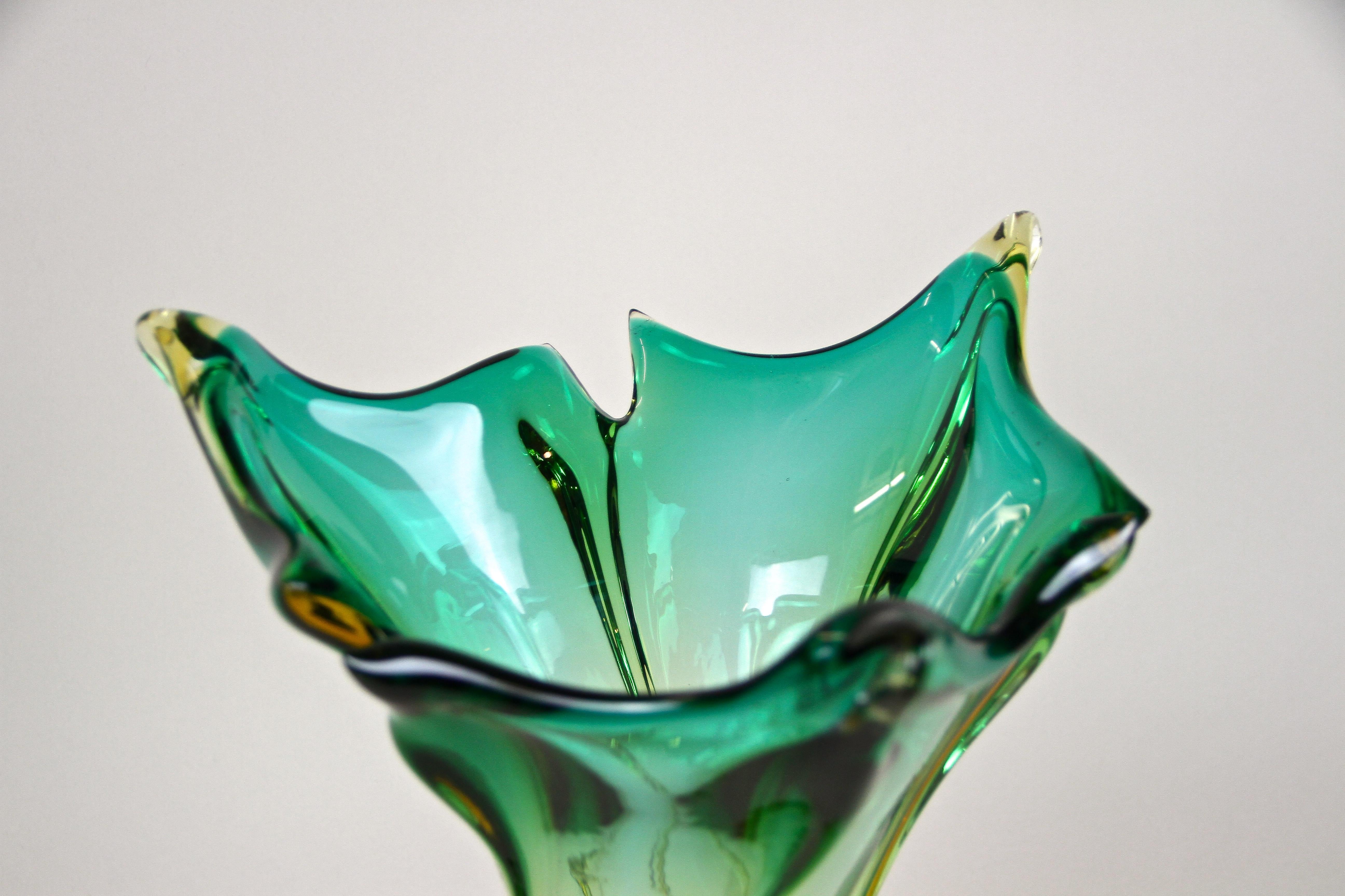 Mid-Century Modern Vase en verre de Murano du milieu du siècle dernier, Italie, vers 1960 en vente