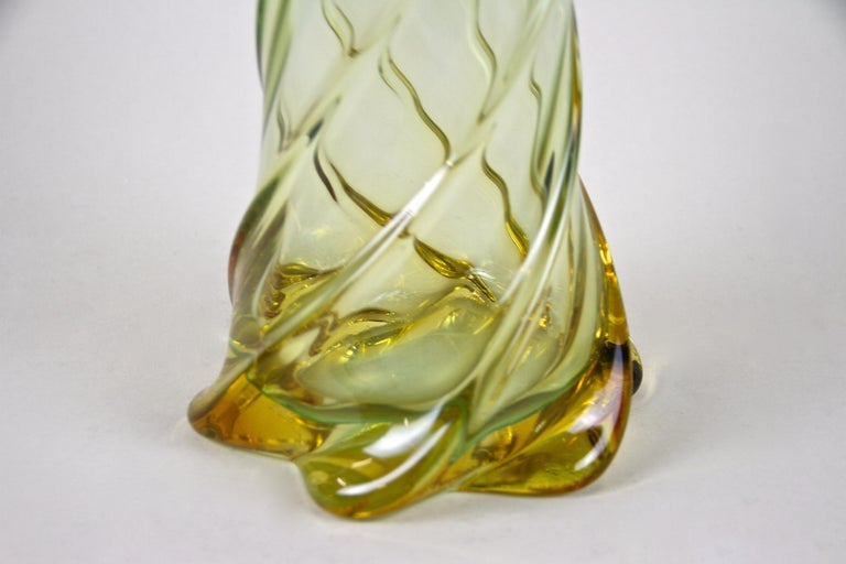 20th Century Mid-Century Murano Glass Vase, Italy, circa 1960 For Sale