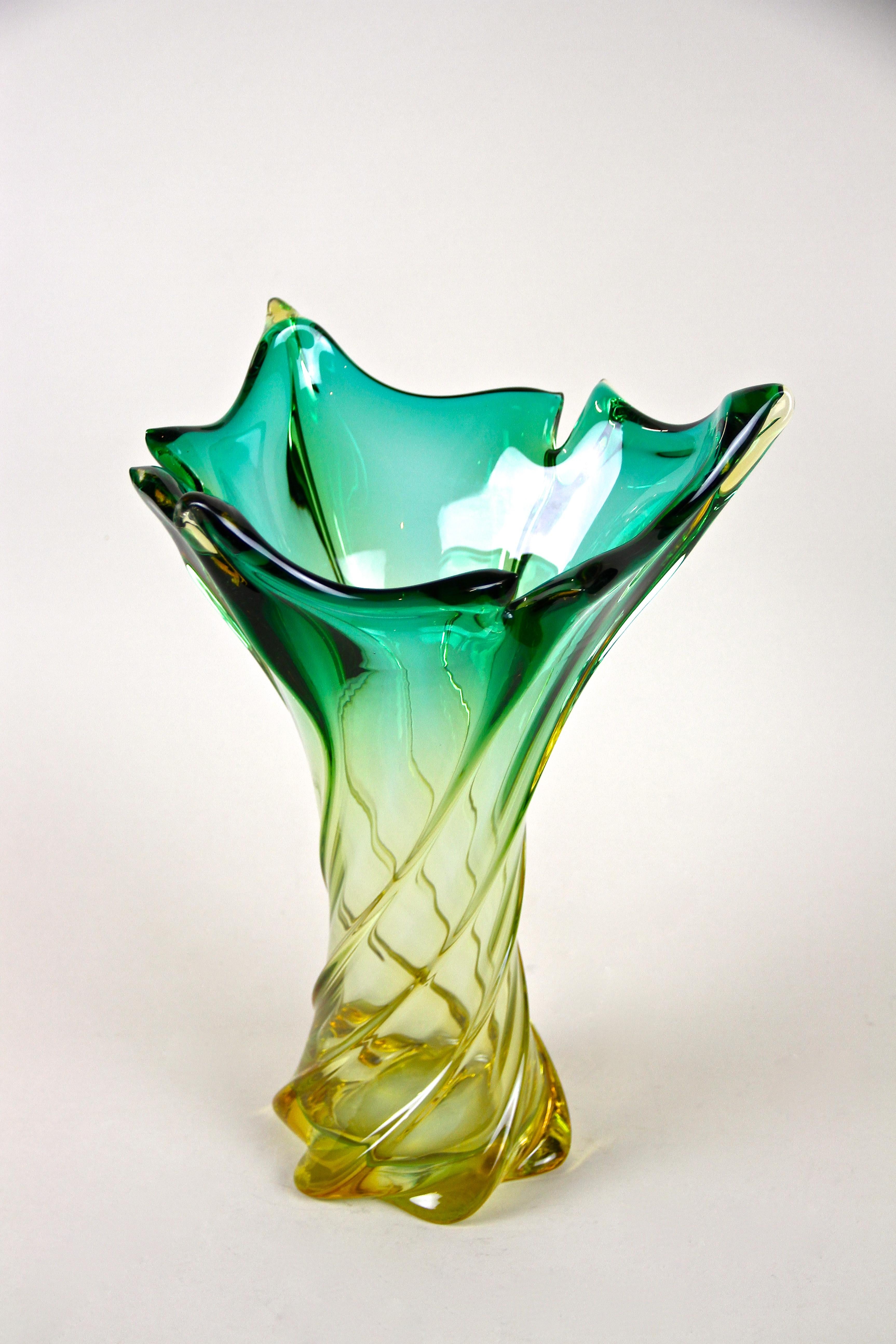 Vase aus Muranoglas aus der Mitte des Jahrhunderts, Italien, um 1960 im Angebot 2
