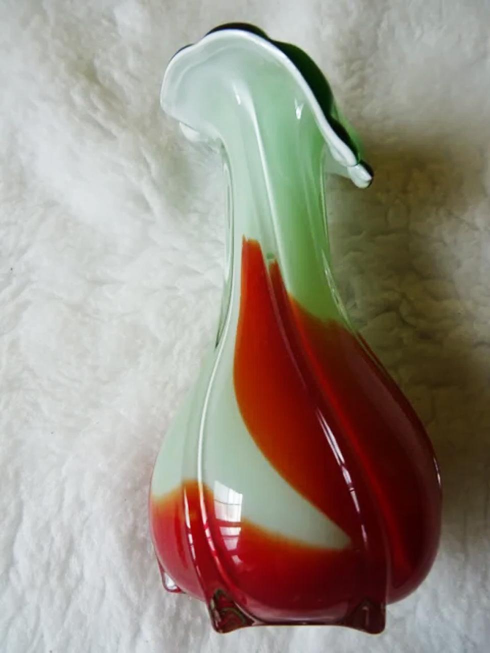 Mid-Century Murano Glass Vase, Italy White, Red and Green, Circa 1960/70 For Sale 1