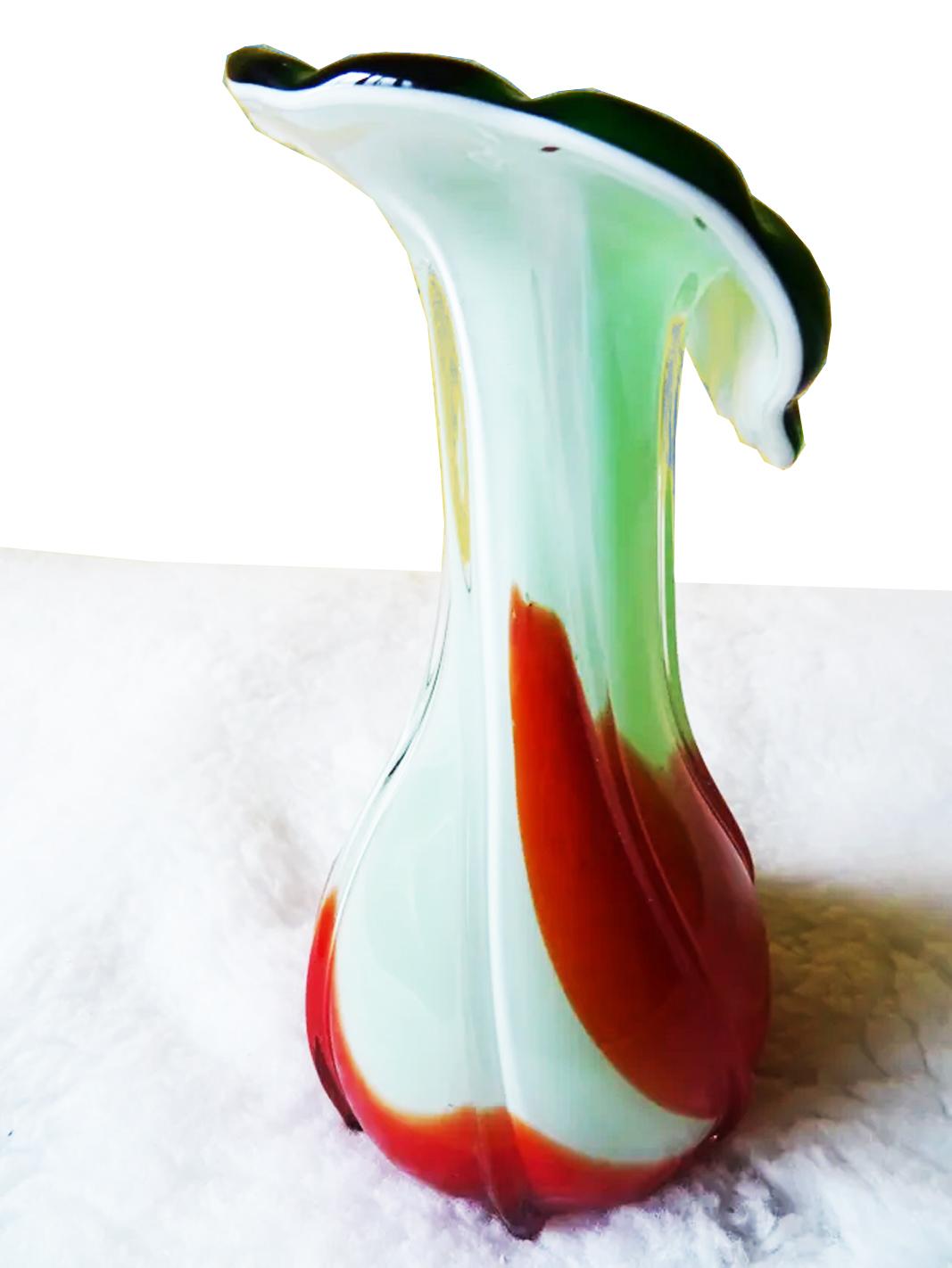 Vase en verre de Murano du milieu du siècle dernier, Italie, blanc, rouge et vert, vers 1960/70 Excellent état - En vente à Mombuey, Zamora