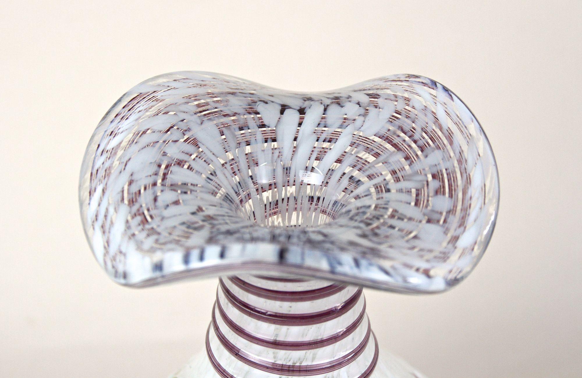 Murano-Glasvase aus der Mitte des Jahrhunderts, mehrfarbig, Italien um 1950 (Handgefertigt) im Angebot