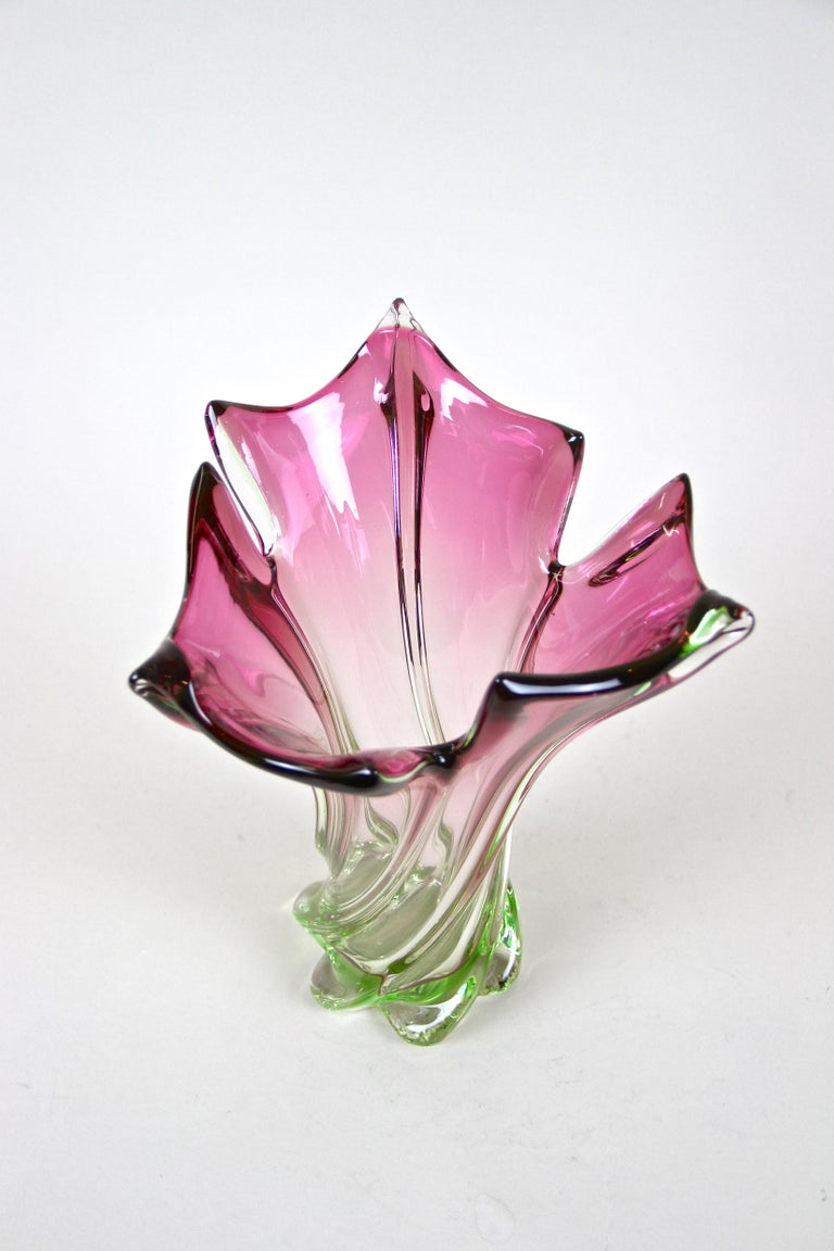 Mid-Century Modern Mid-Century Murano Glass Vase Purple/ Green, Italy, circa 1960 For Sale