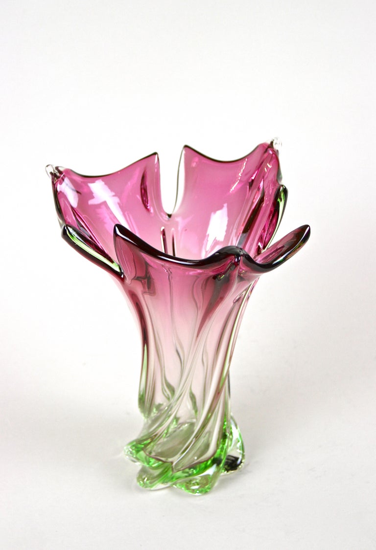 Mid-Century Murano Glass Vase Purple/ Green, Italy, circa 1960 For Sale 2