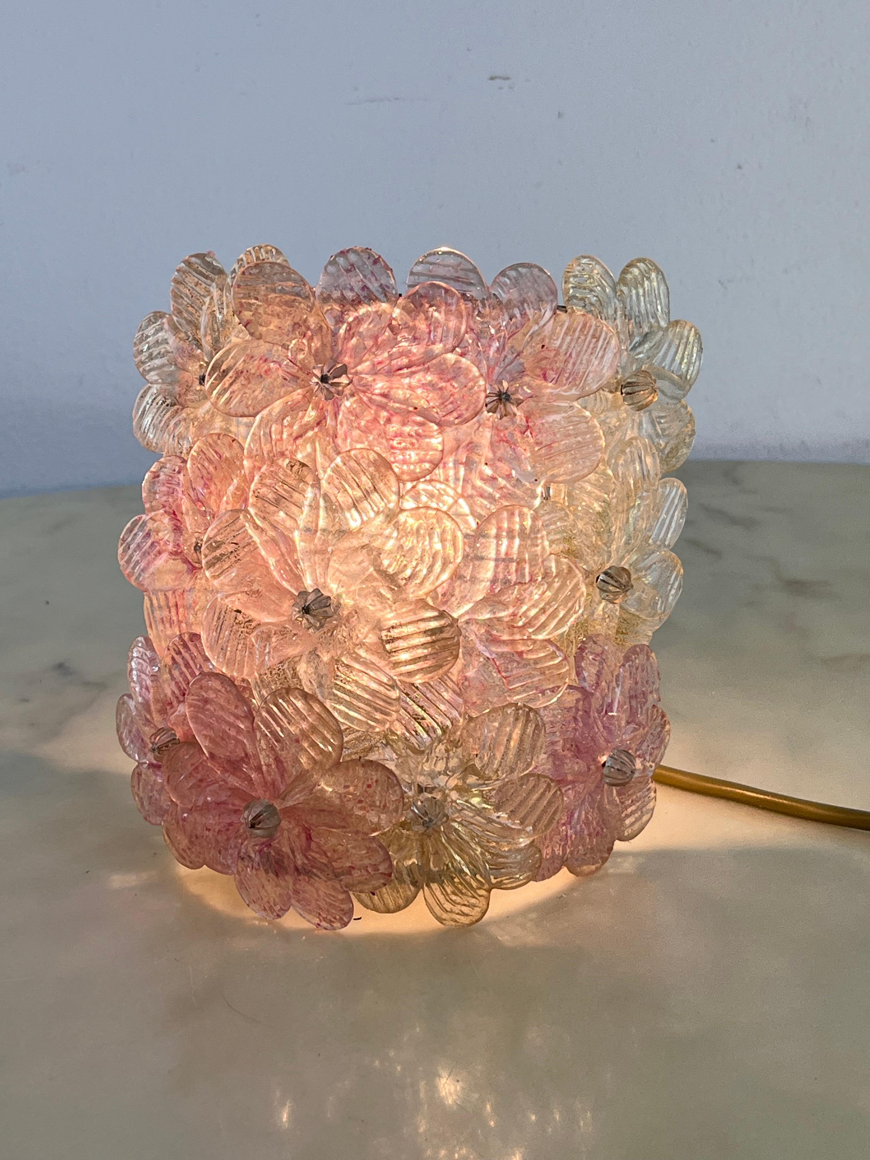 Mid-Century Murano glass wall lamp attributed to Barovier & Toso 1960s
Metal structure, handmade Murano glass flowers. Good conditions.

We guarantee adequate packaging and will ship via DHL, insuring the contents against any breakage or loss of the
