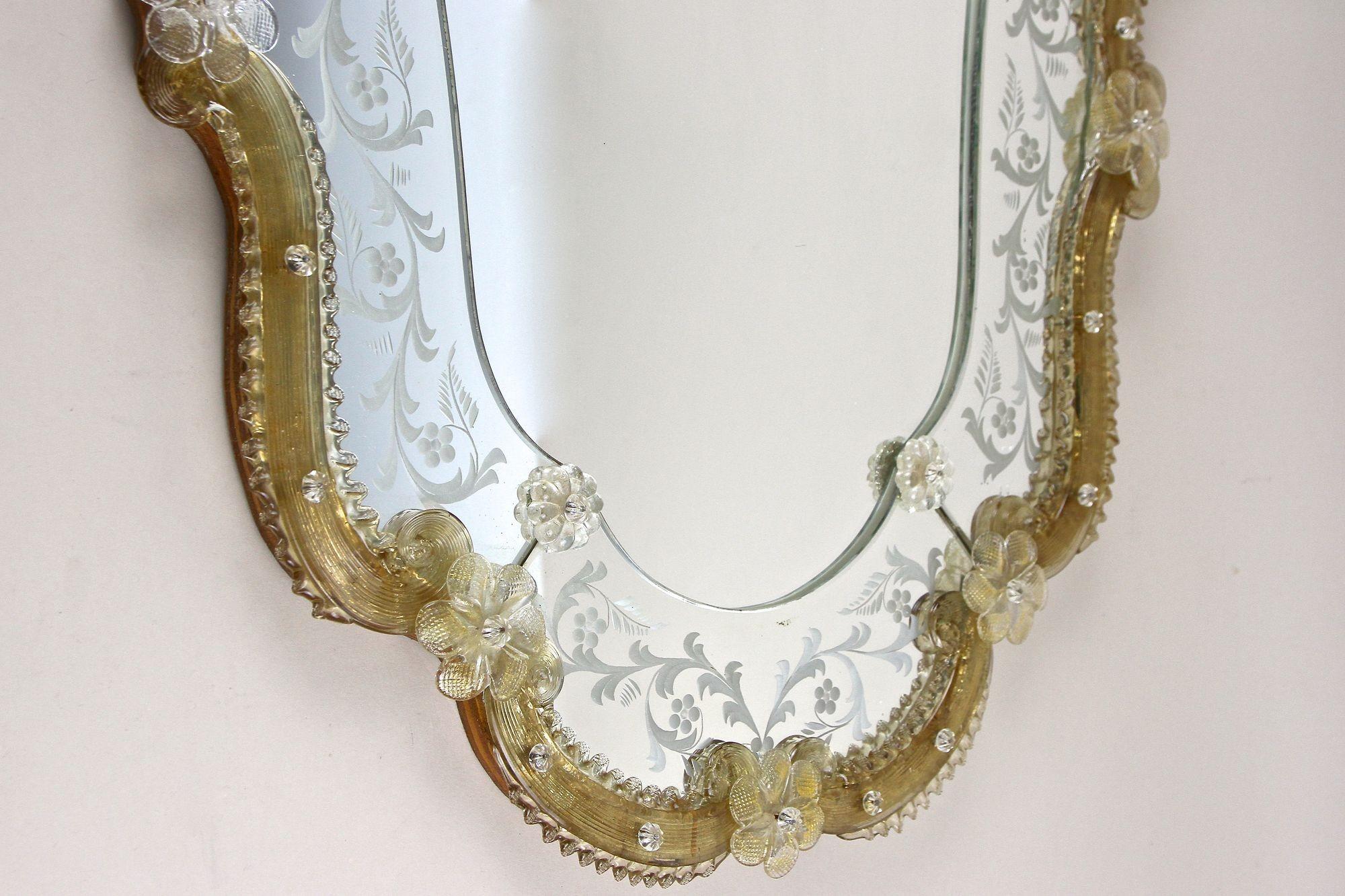 20th Century Mid Century Murano Glass Wall Mirror With Gilt Glass Flowers, IT ca. 1950 For Sale