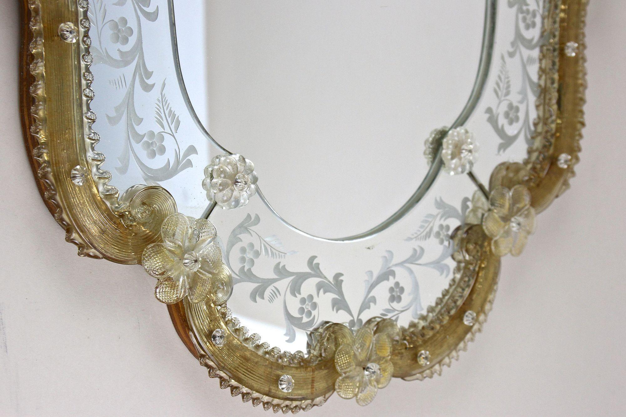 Mid Century Murano Glass Wall Mirror With Gilt Glass Flowers, IT ca. 1950 For Sale 1