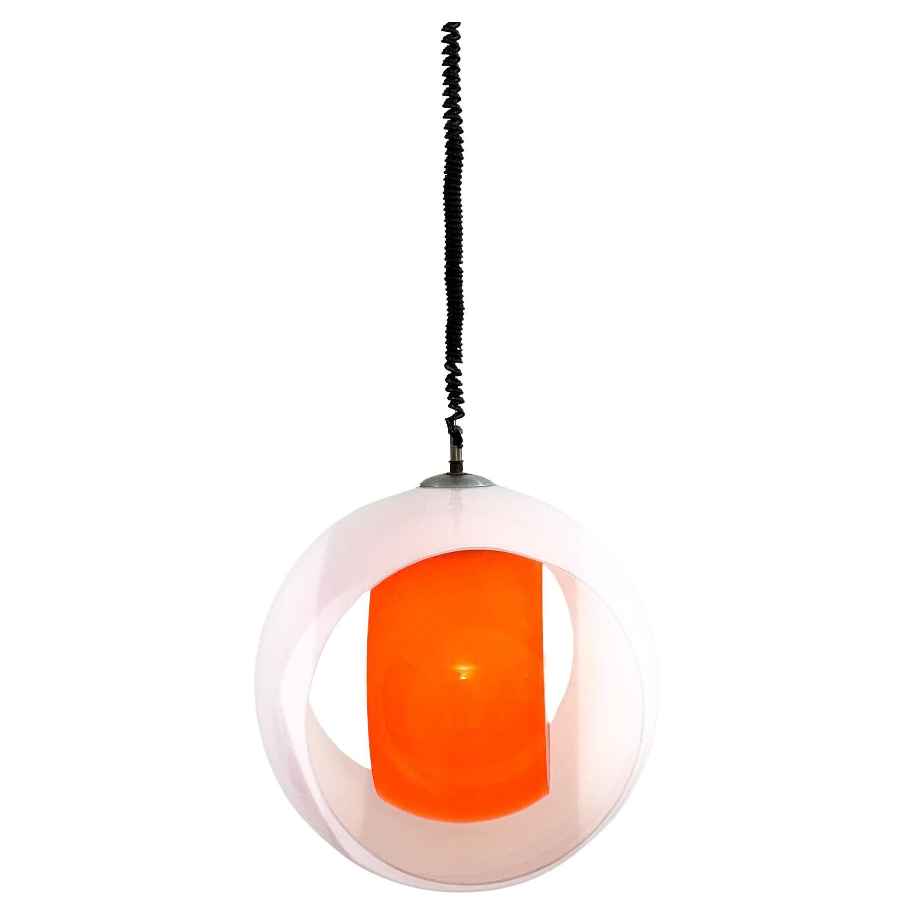 Modèle de suspension "Eclisse" en verre de Murano blanc et orange du milieu du siècle dernier  en vente
