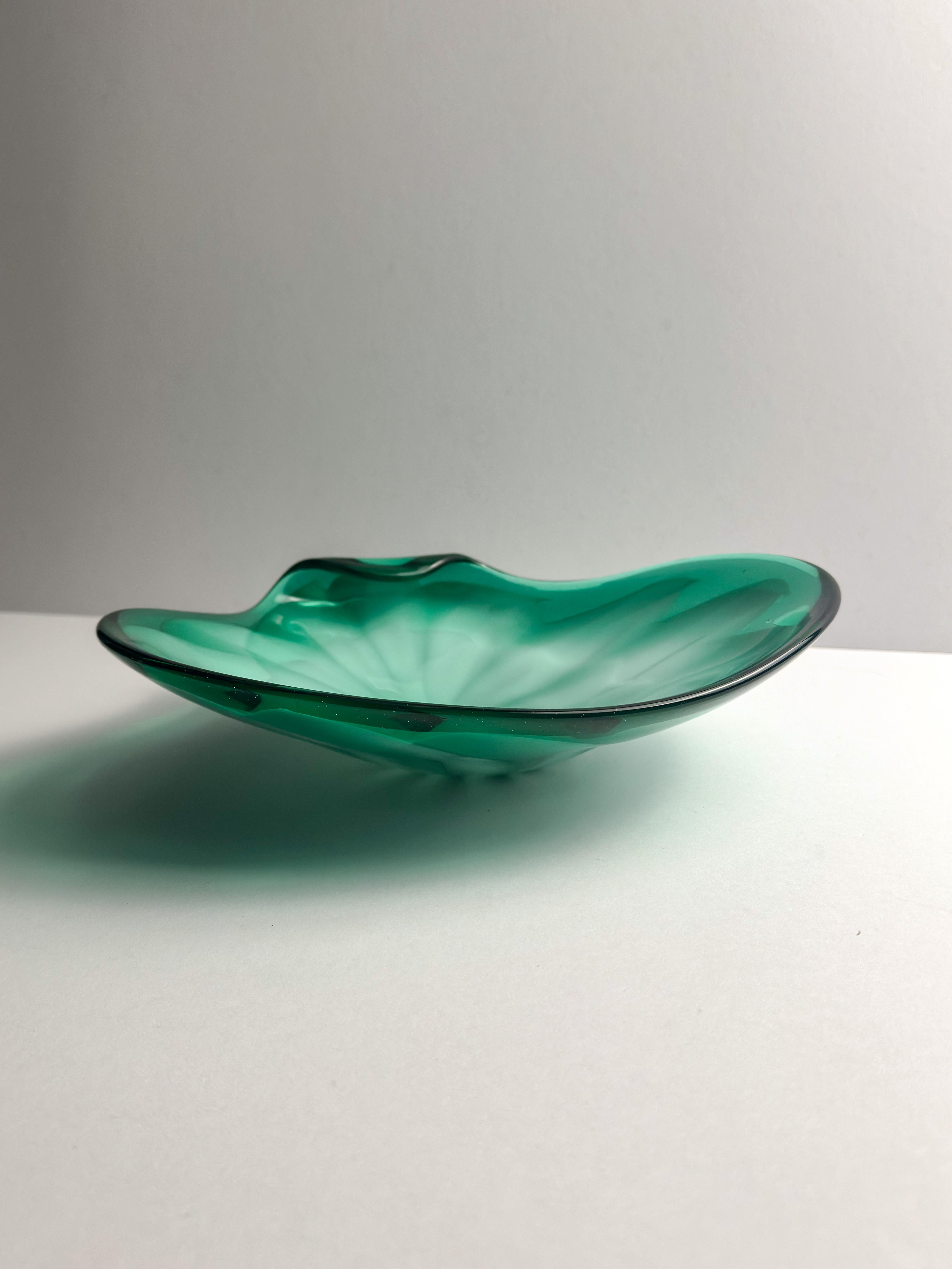 Centro de mesa de cristal Lattimo verde de Murano de mediados de siglo, Italia, años 60 Moderno de mediados de siglo en venta