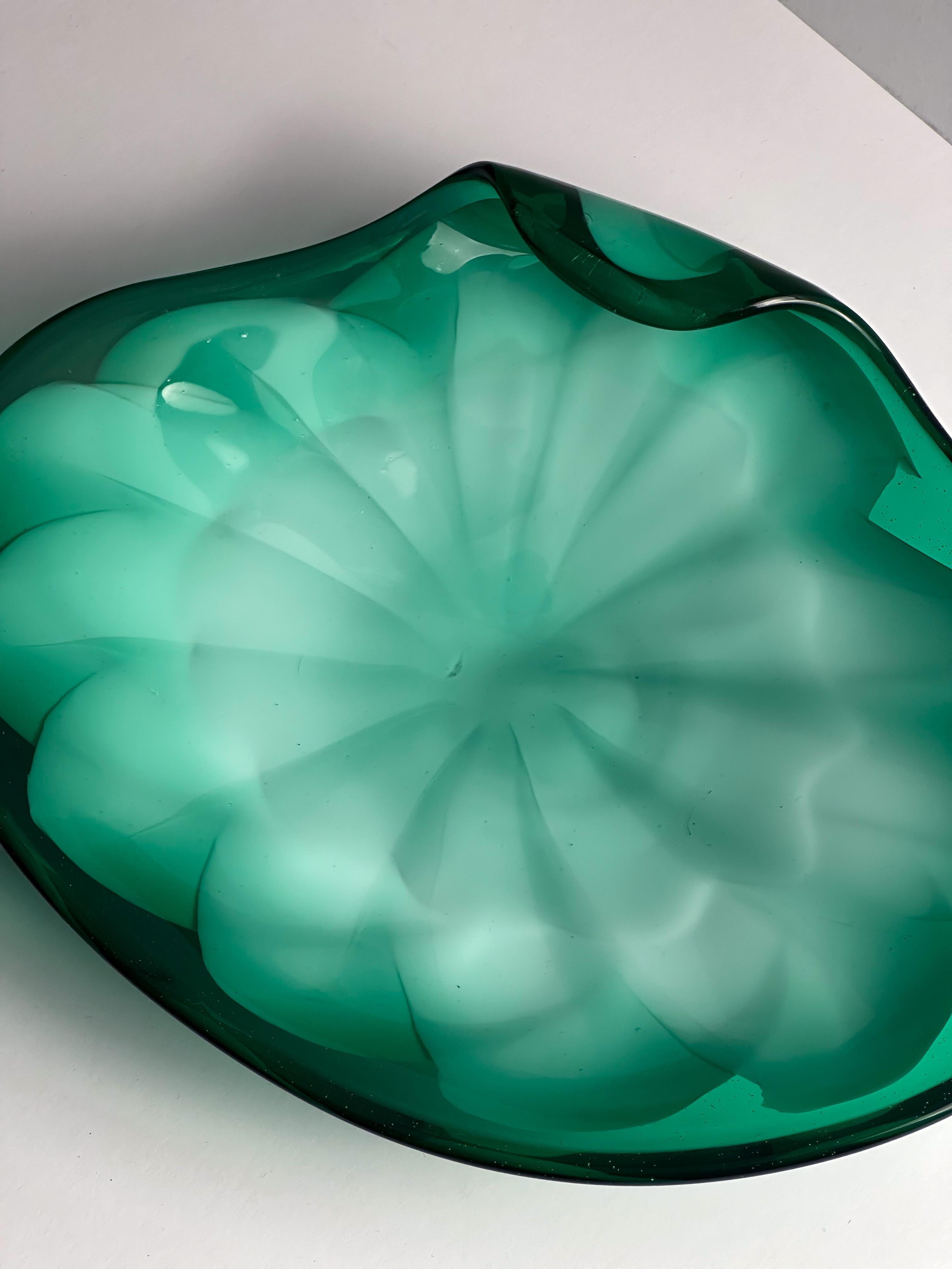 Centro de mesa de cristal Lattimo verde de Murano de mediados de siglo, Italia, años 60 Italiano en venta
