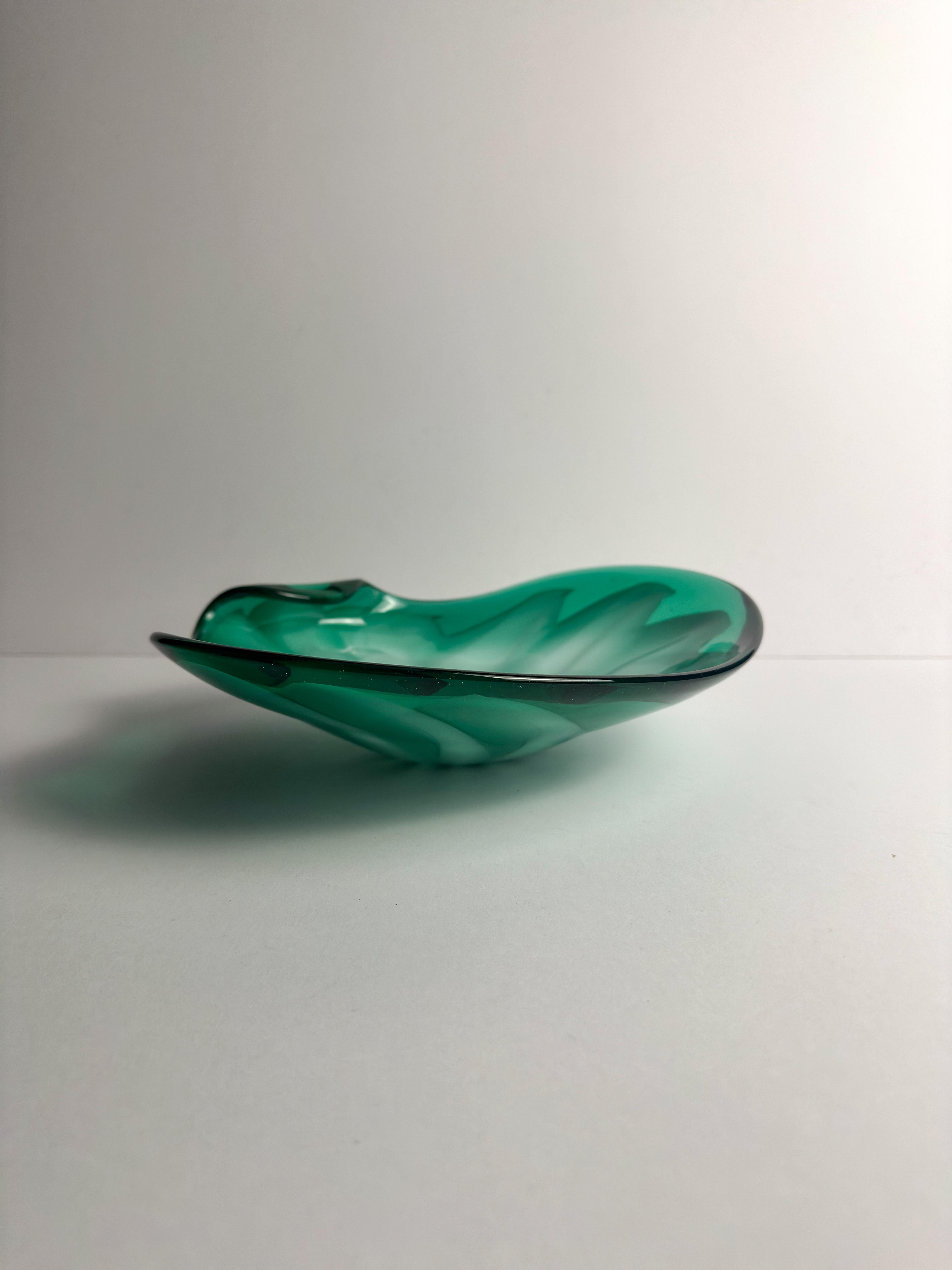 Centro de mesa de cristal Lattimo verde de Murano de mediados de siglo, Italia, años 60 siglo XX en venta